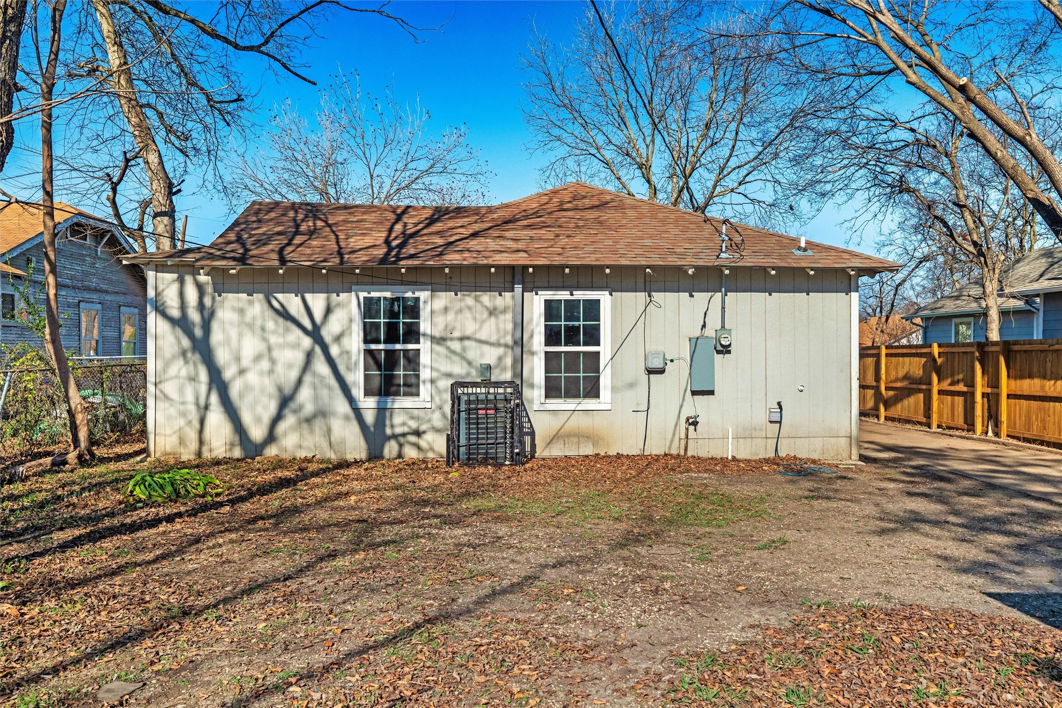2522 W Clarendon Drive Dallas TX 75211