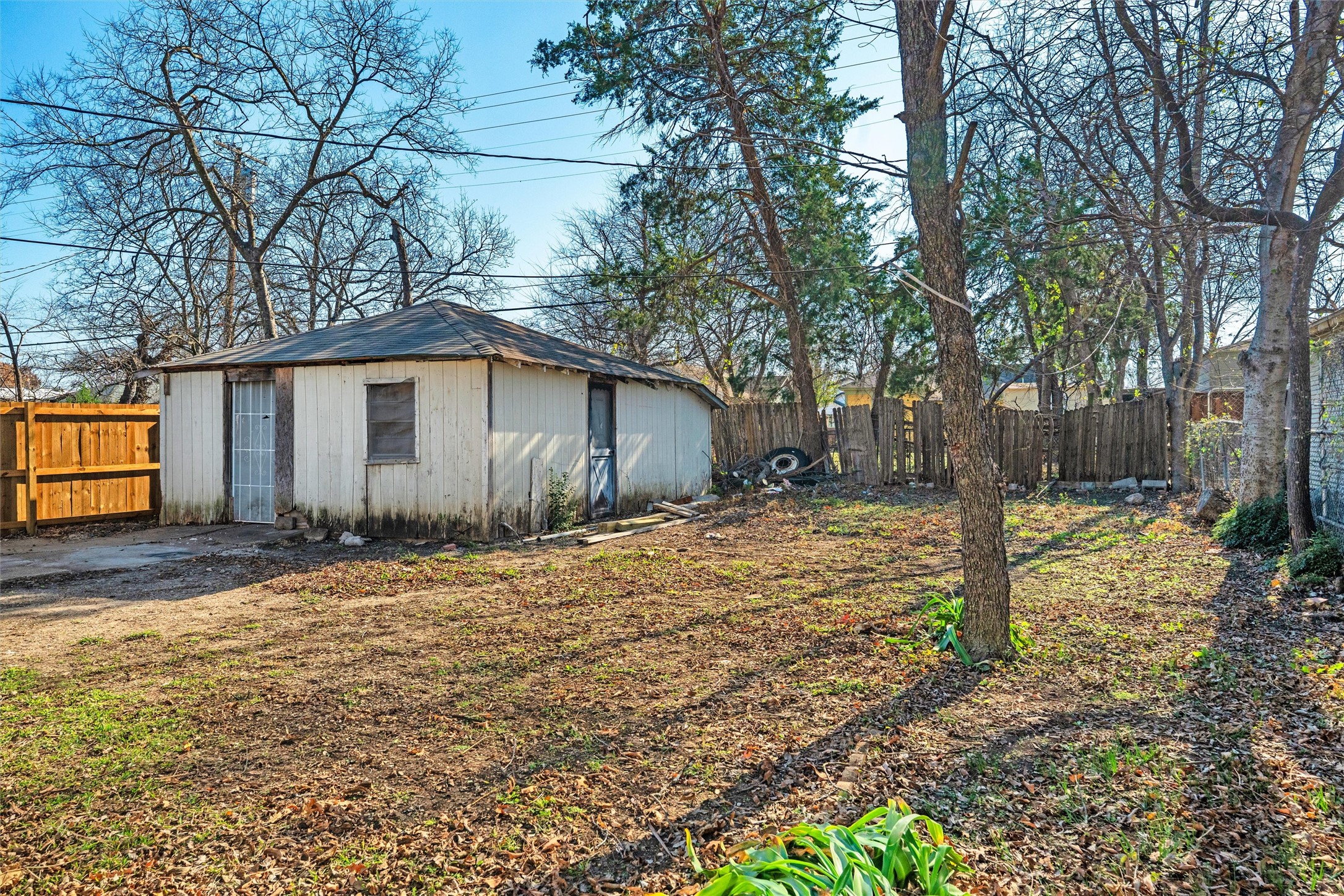 2522 W Clarendon Drive Dallas TX 75211