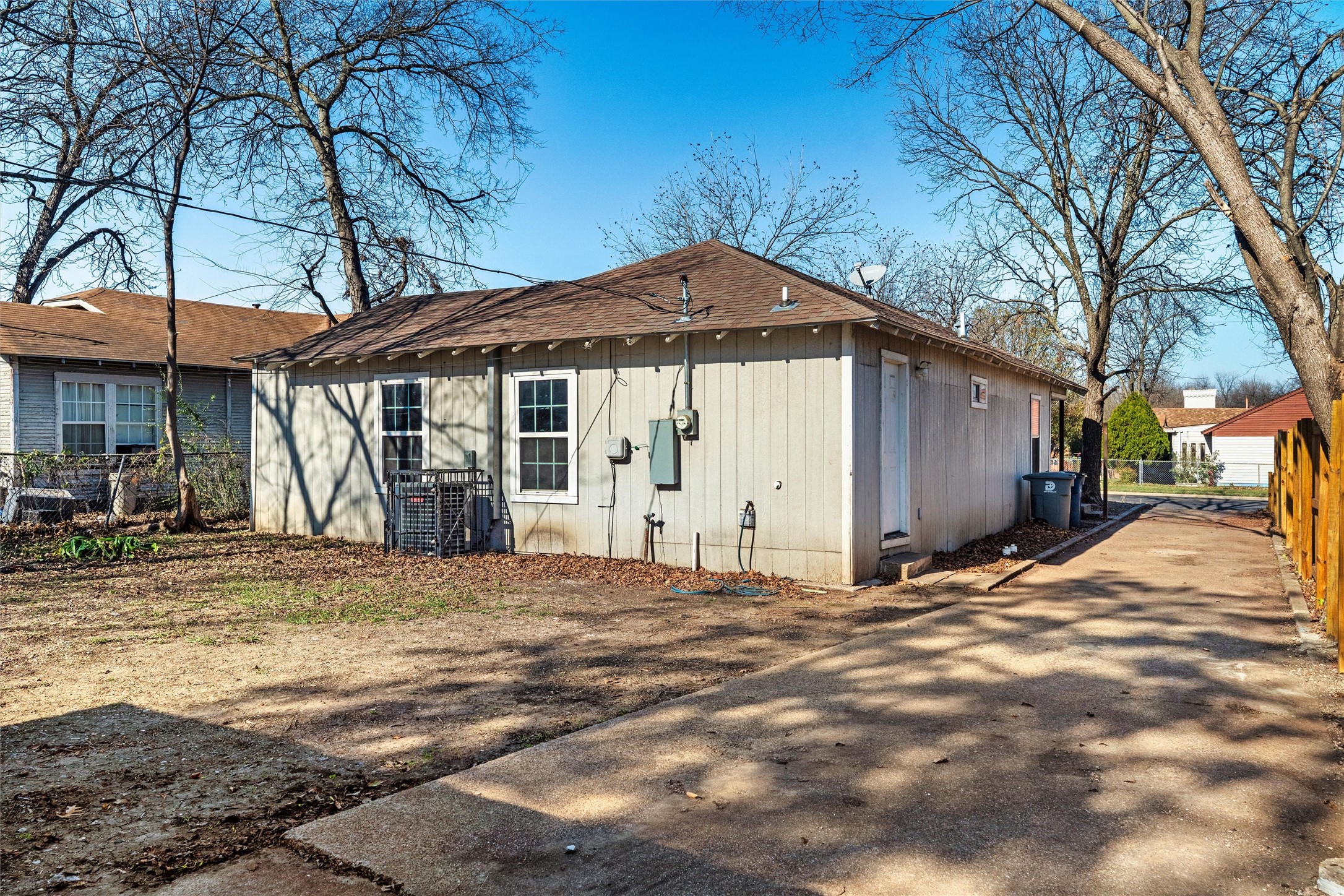 2522 W Clarendon Drive Dallas TX 75211