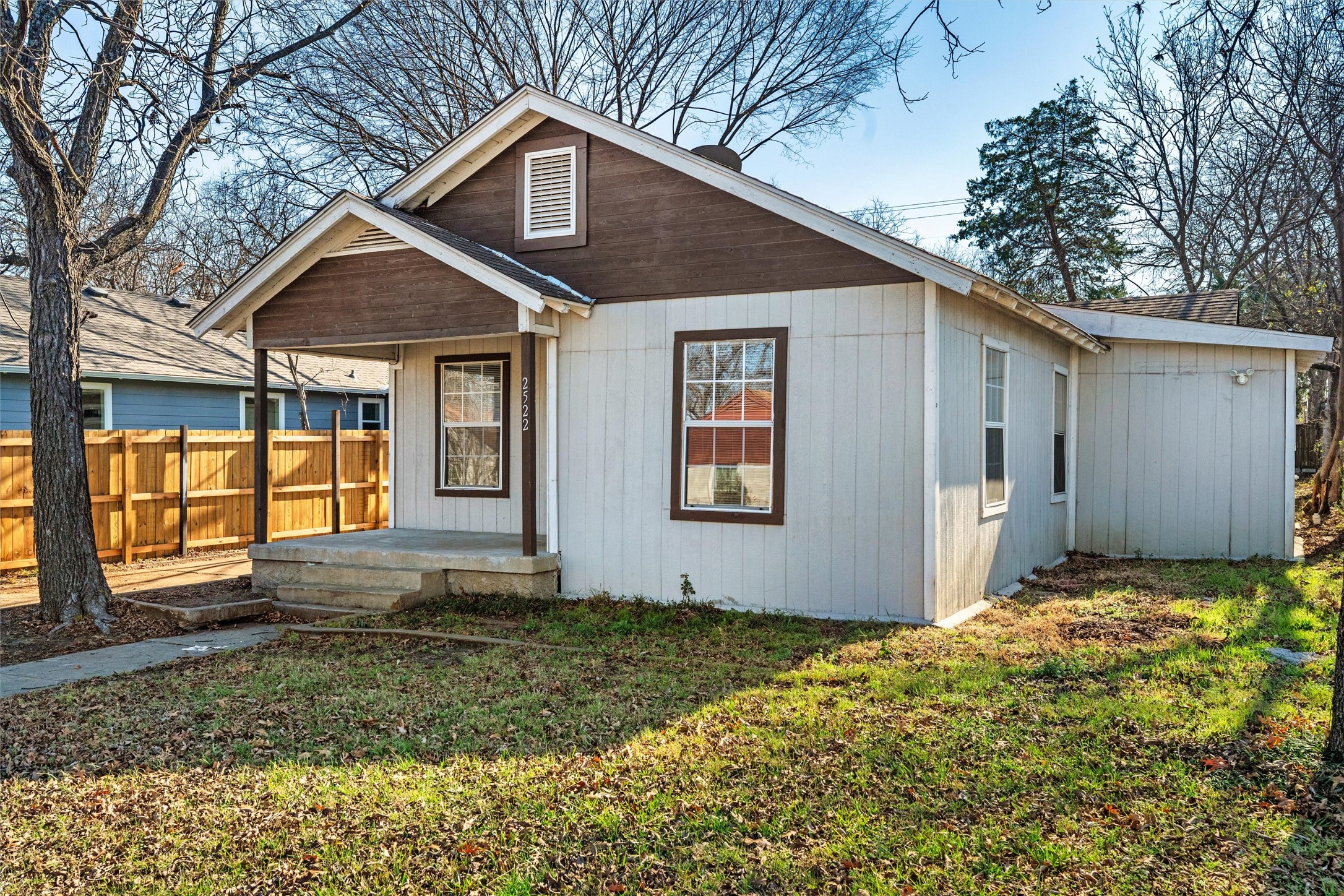 2522 W Clarendon Drive Dallas TX 75211