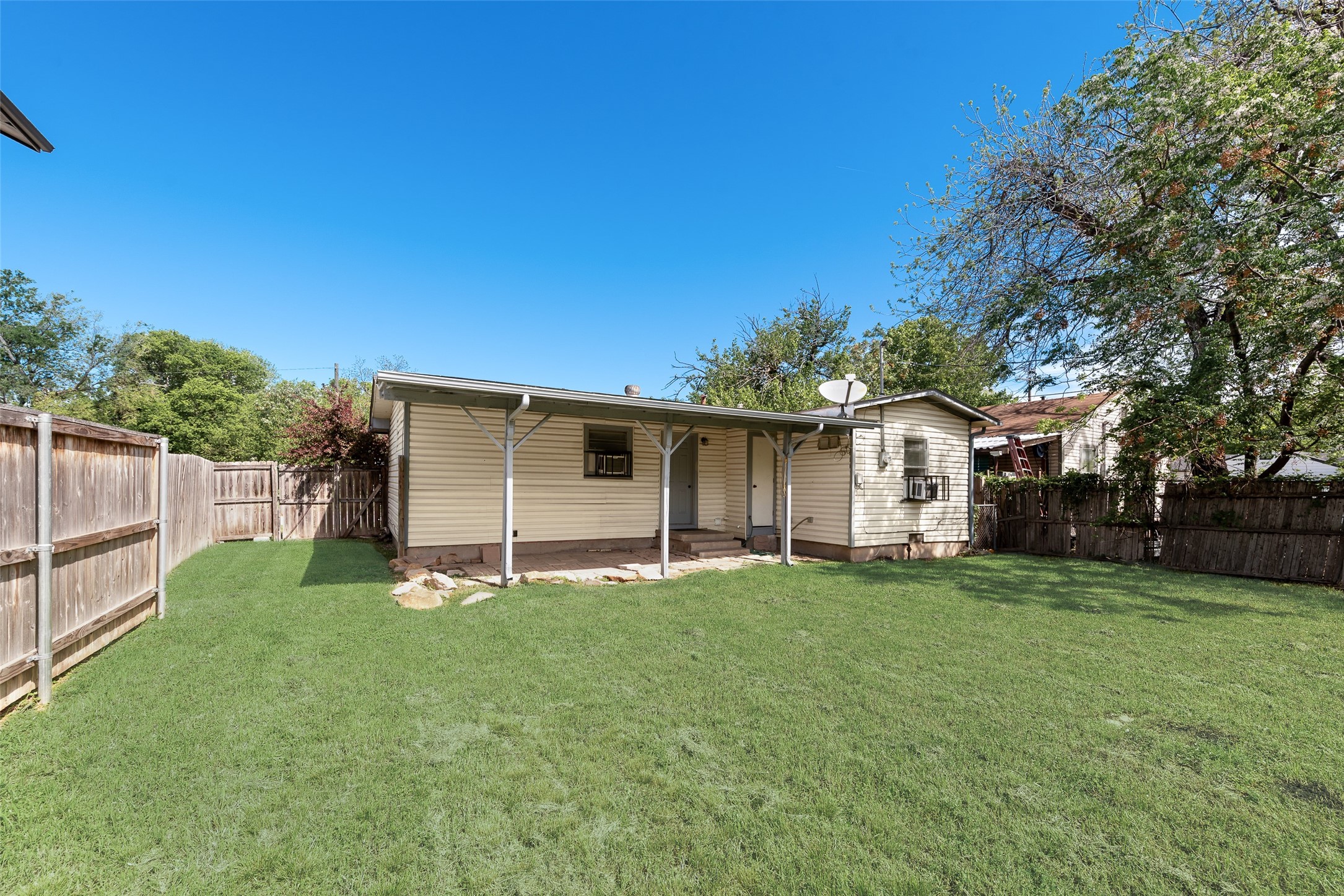 1836 Carver Avenue Fort Worth TX 76102
