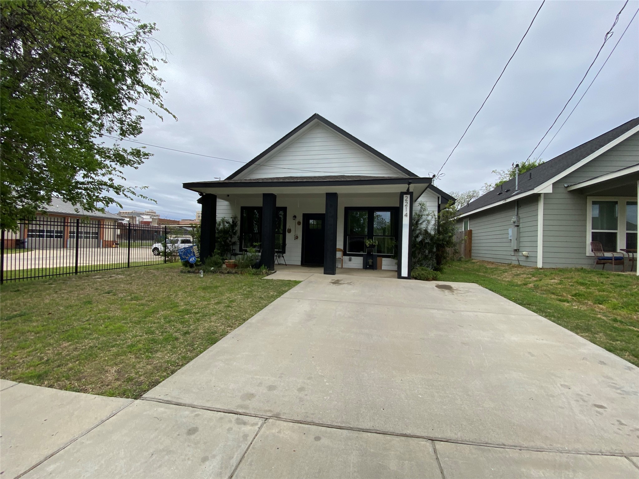 2214 Gordon Street Greenville TX 75401