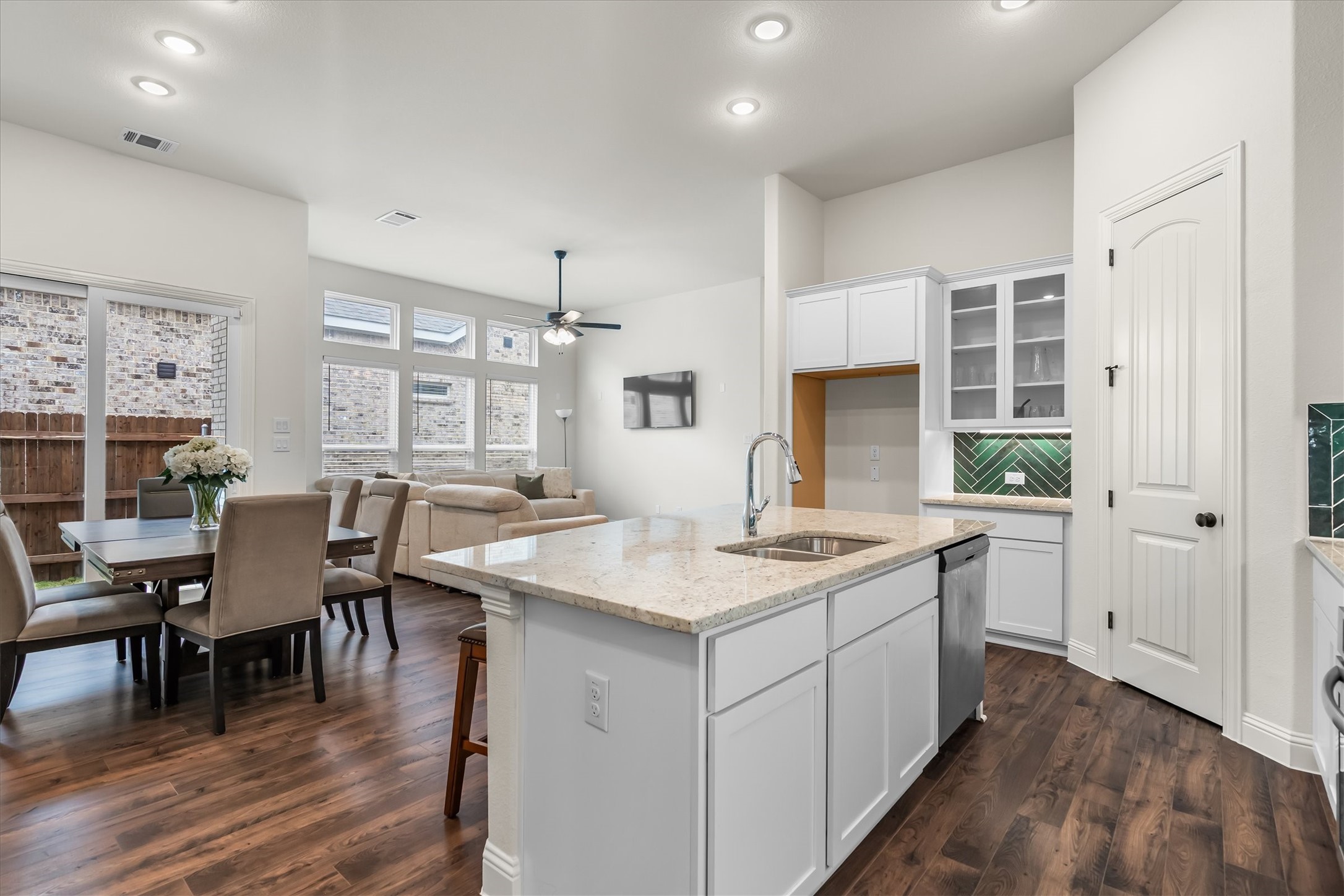 2035 Sherwood Drive Garland TX 75041