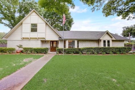 916 Willow Way Benbrook TX 76126