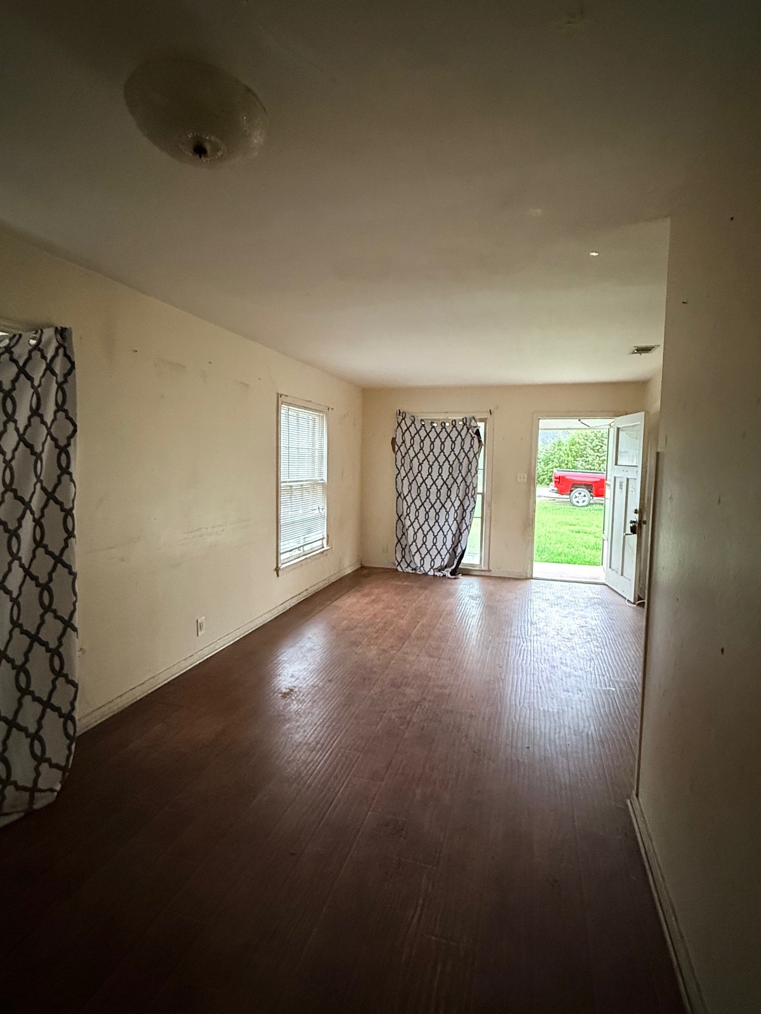 821 Hillburn Drive Dallas TX 75217
