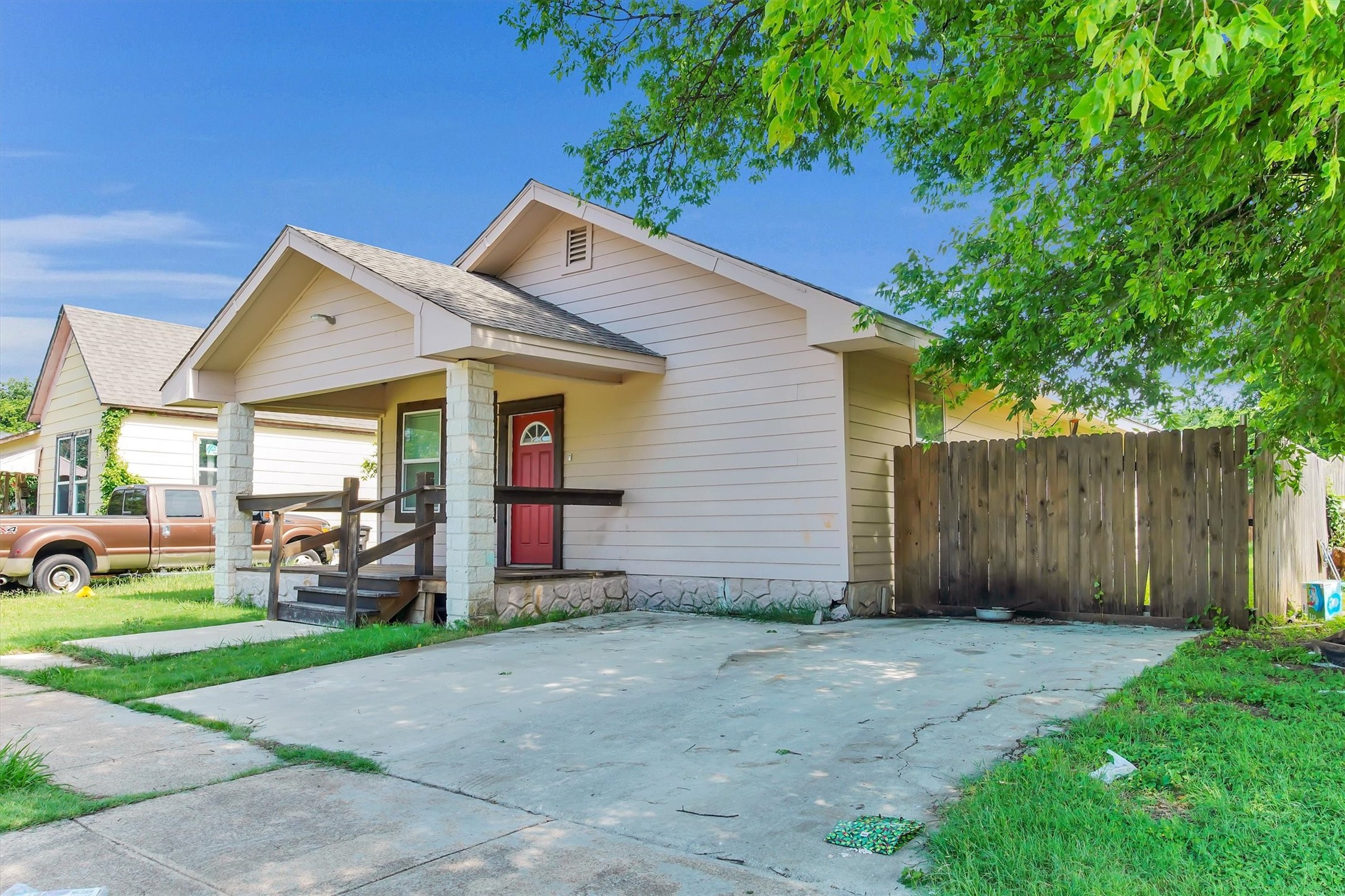 1315 E Arlington Avenue Fort Worth TX 76104
