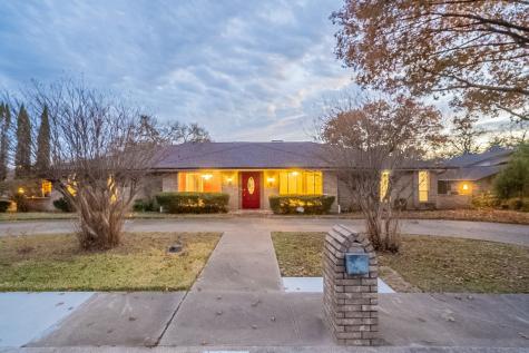 206 Clubbrook Circle Desoto TX 75115
