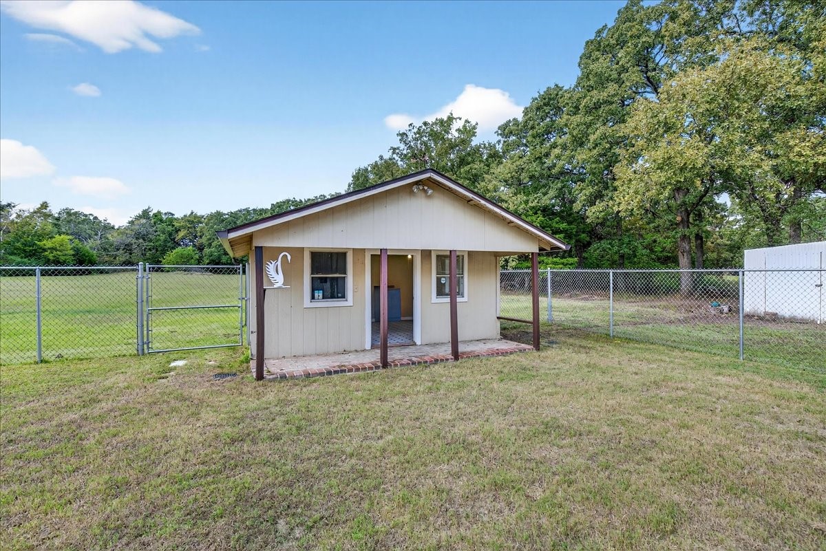 8009 Wood Lane Terrell TX 75160