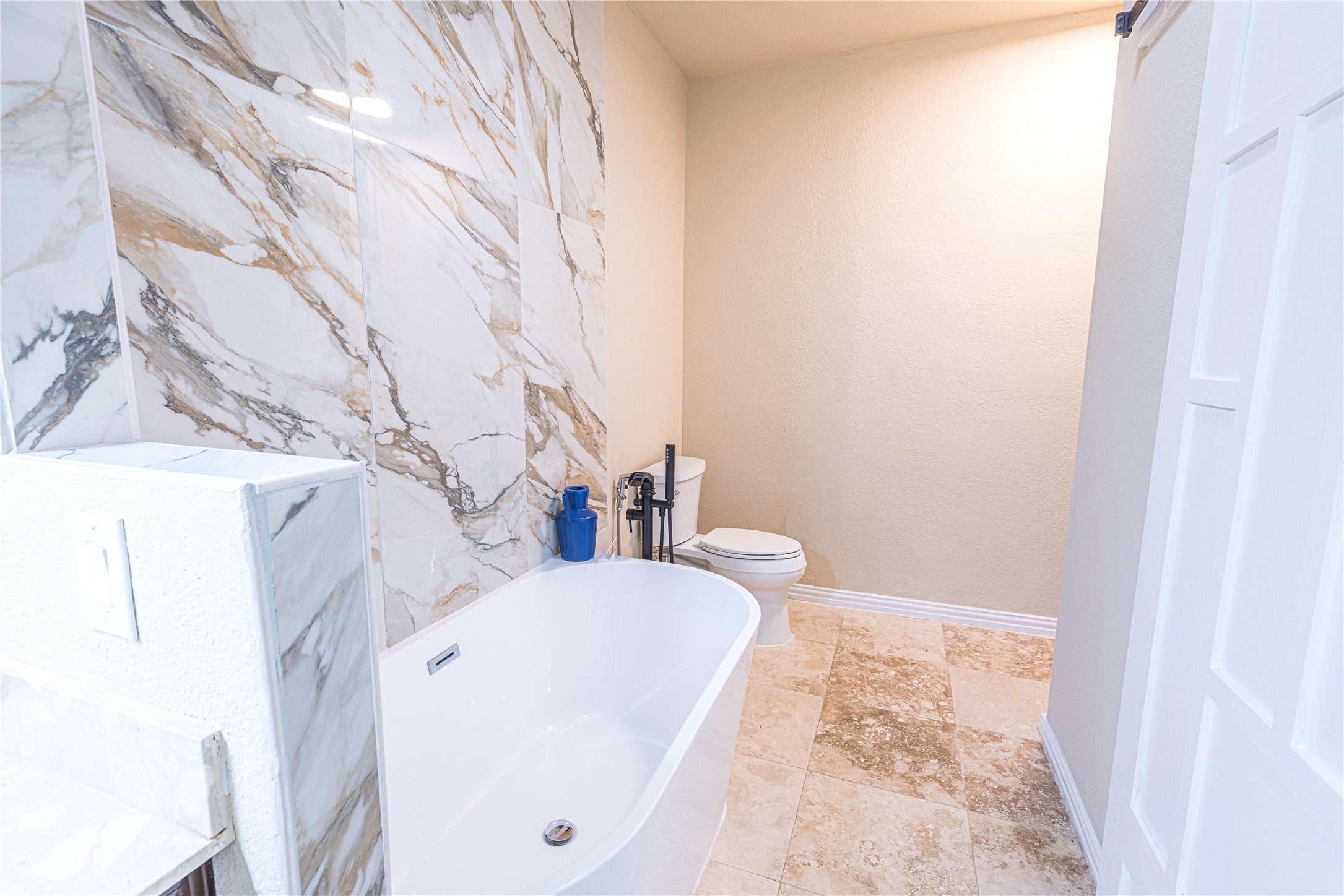 2404 Fountain Drive Irving TX 75063