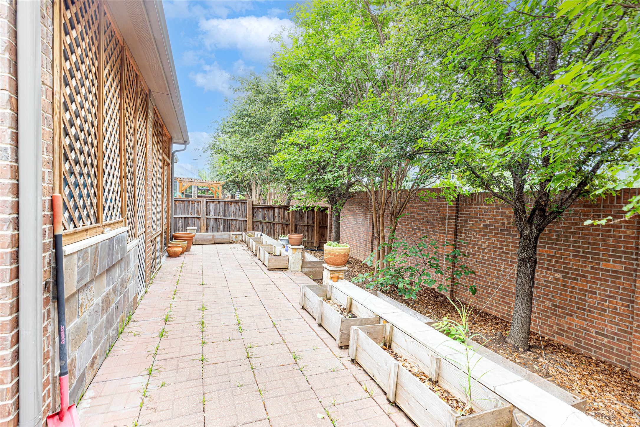 2404 Fountain Drive Irving TX 75063