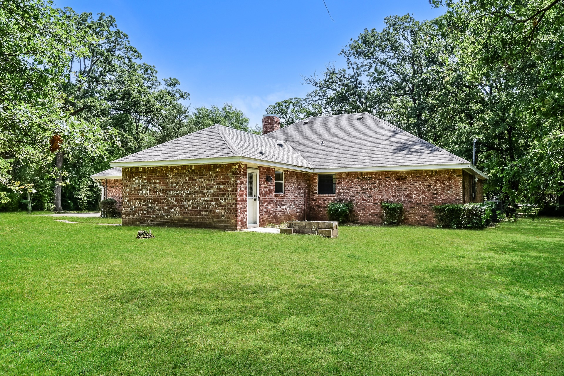 320 33rd Street SW Paris TX 75460