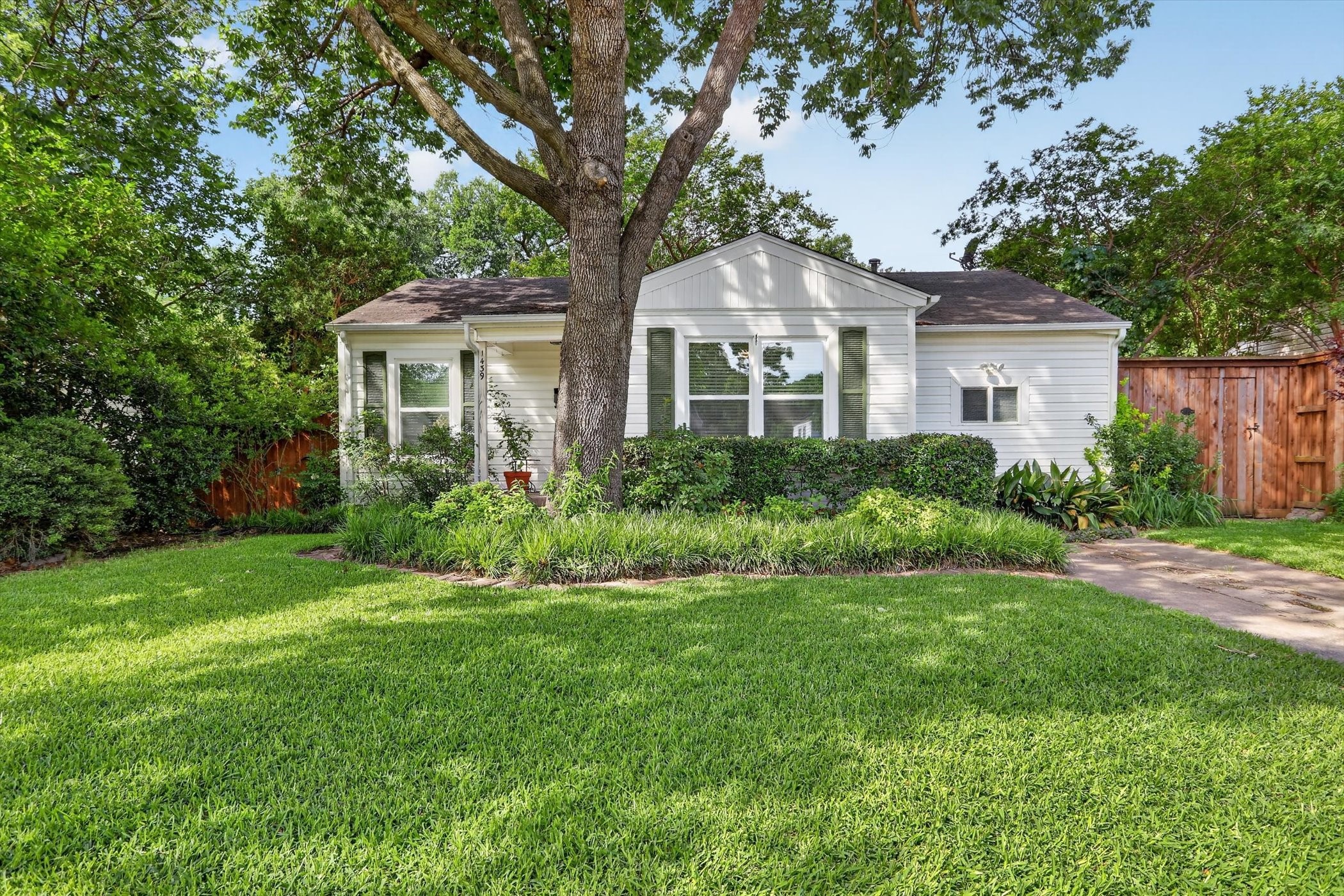 1439 Casa Vale Drive Dallas TX 75218