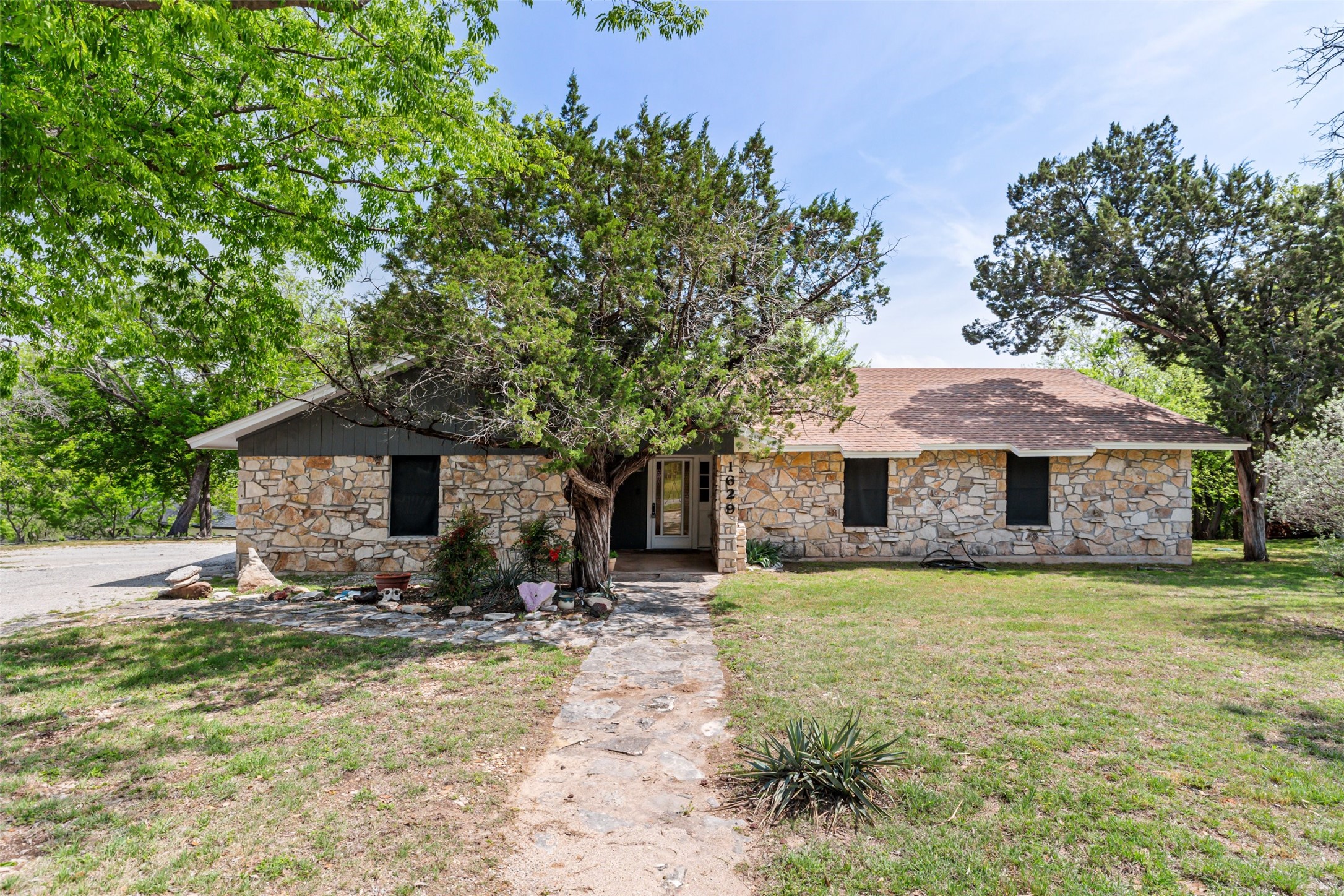 1629 S Chisholm Trail Granbury TX 76048