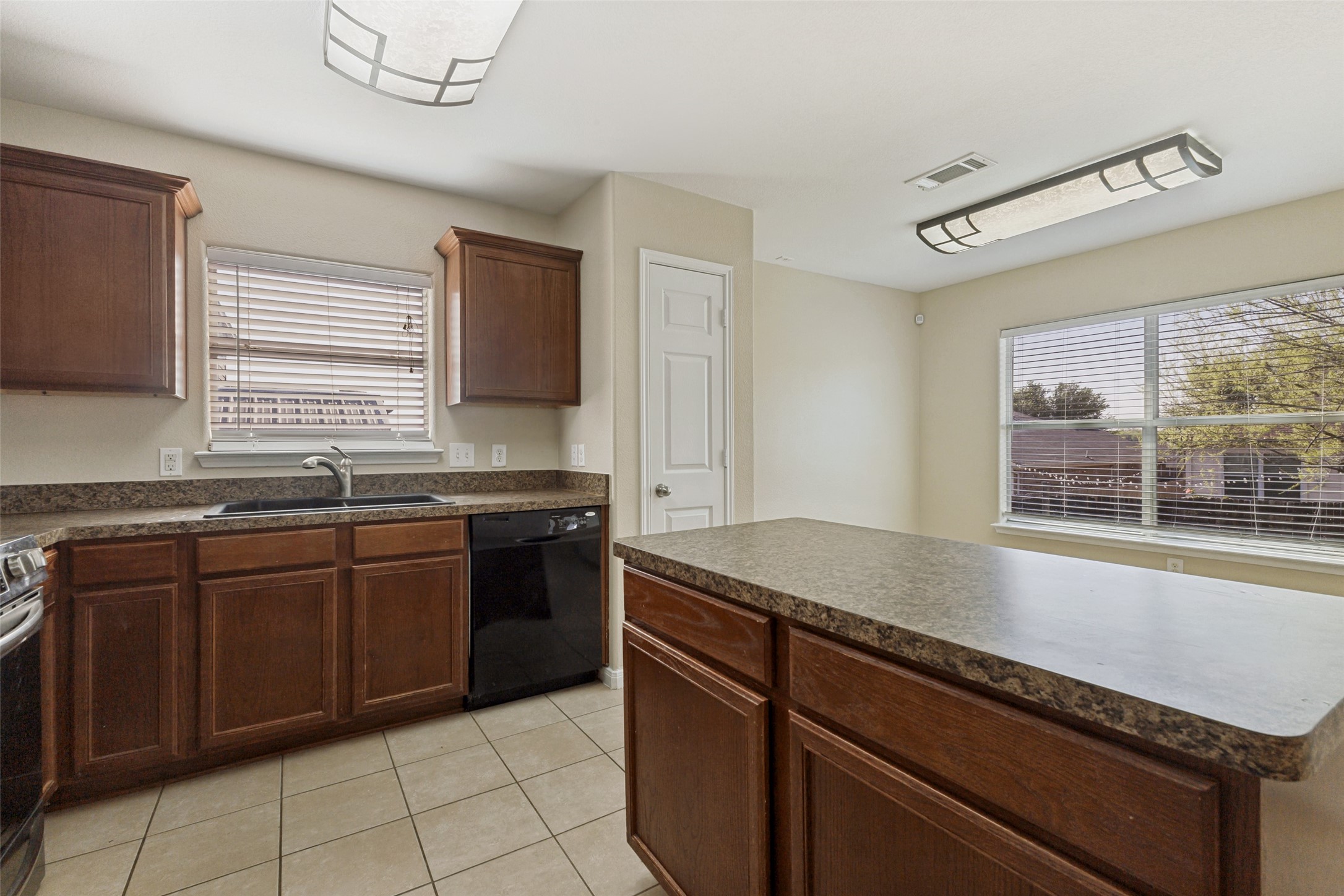 192 Buffalo Ridge Drive Newark TX 76071