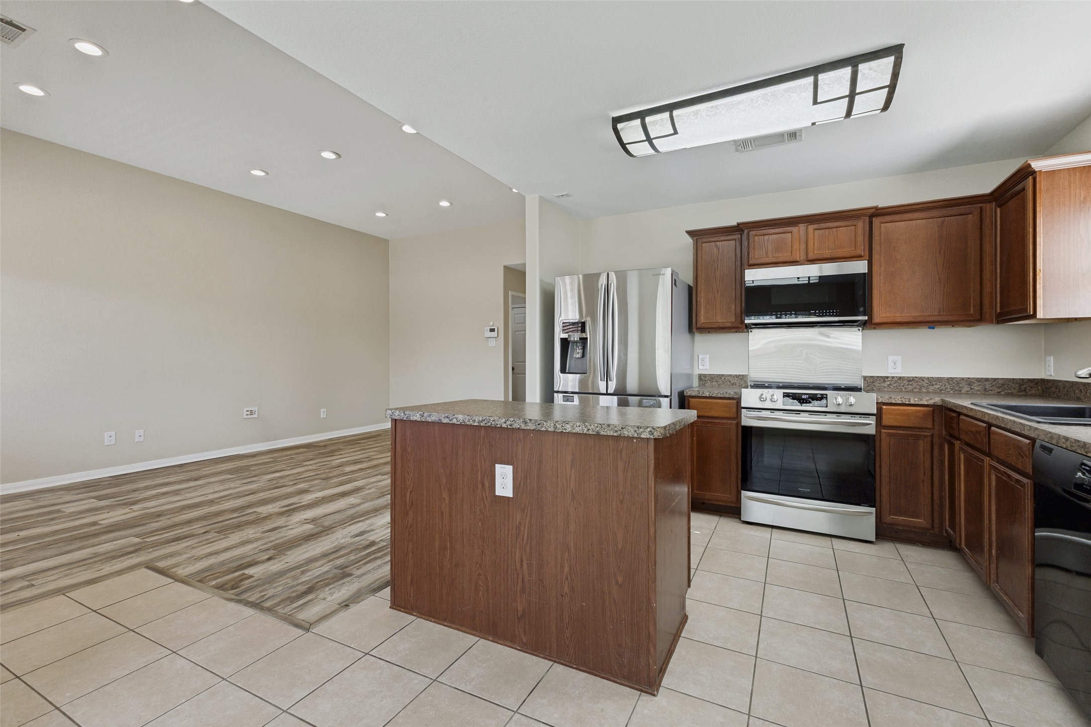 192 Buffalo Ridge Drive Newark TX 76071