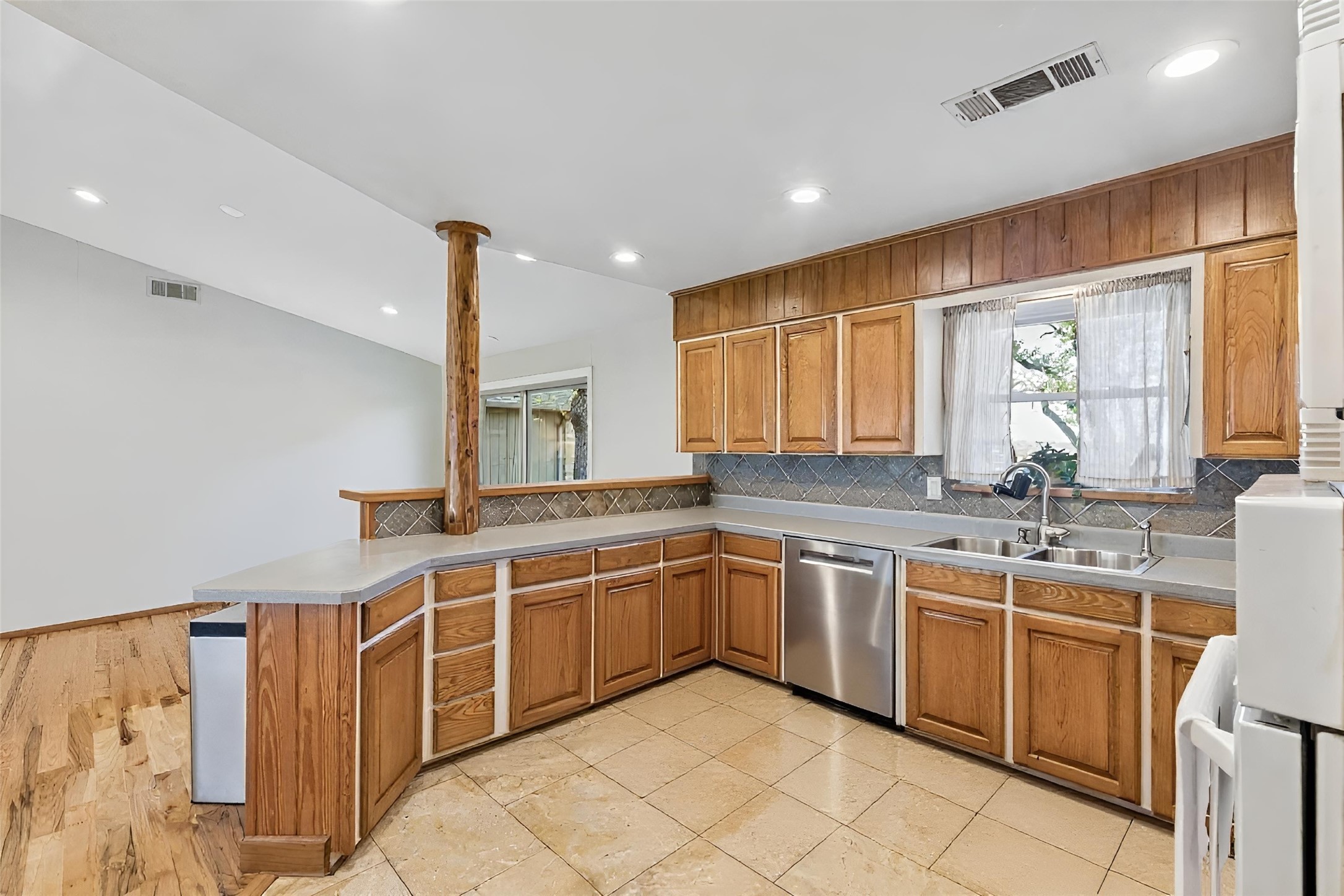 100 Swisher Road Shady Shores TX 76208