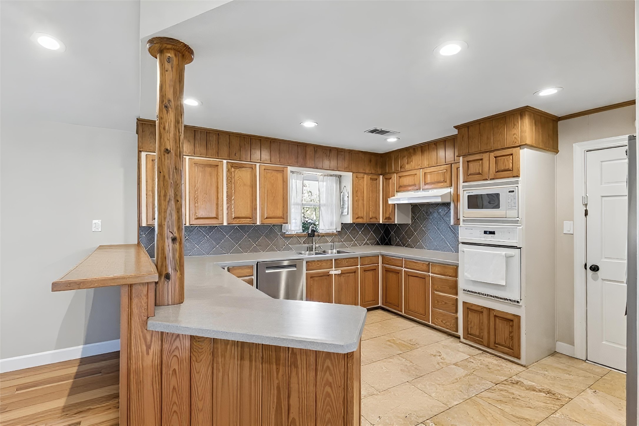 100 Swisher Road Shady Shores TX 76208