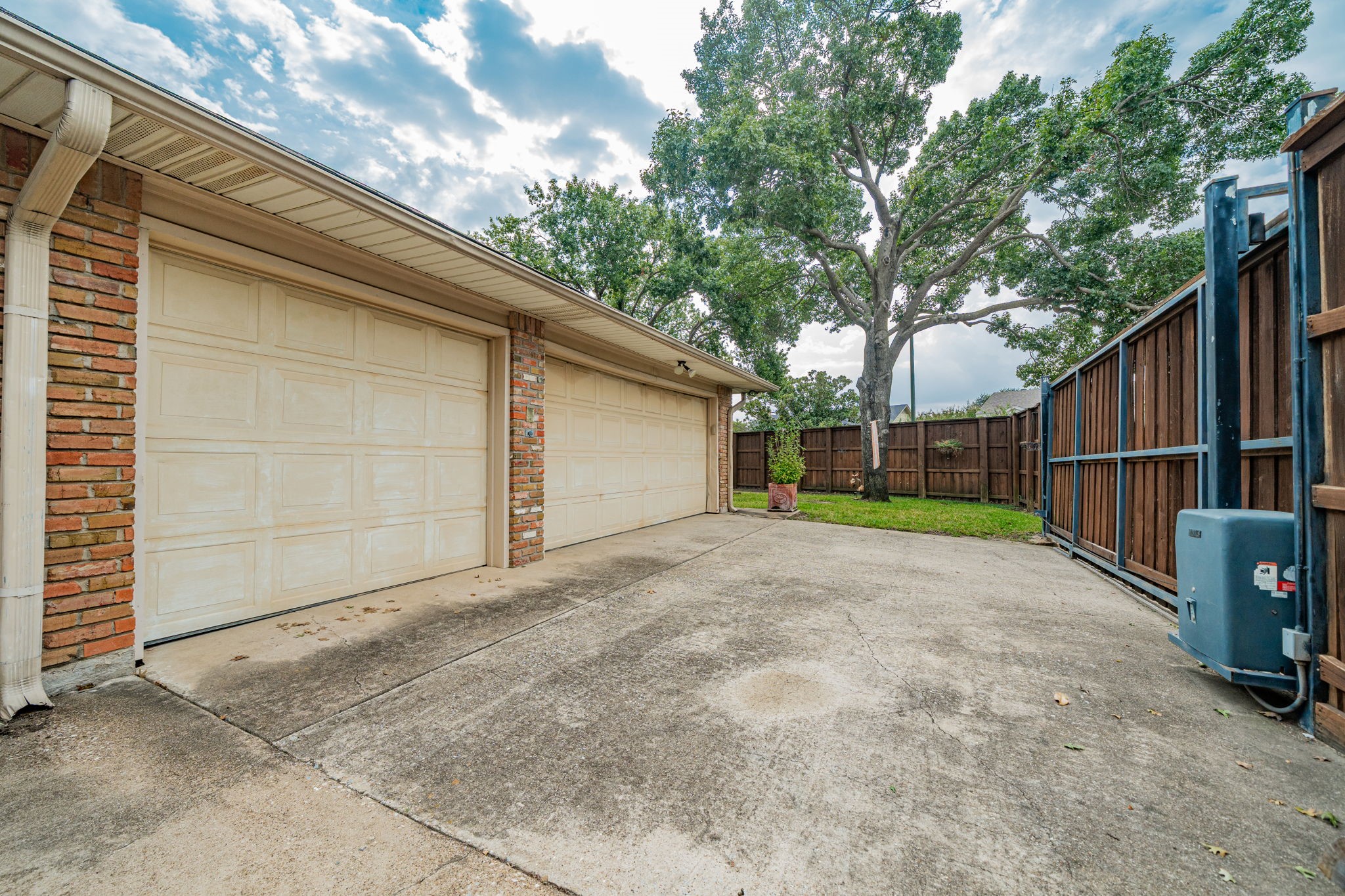 9511 Fallbrook Drive Dallas TX 75243
