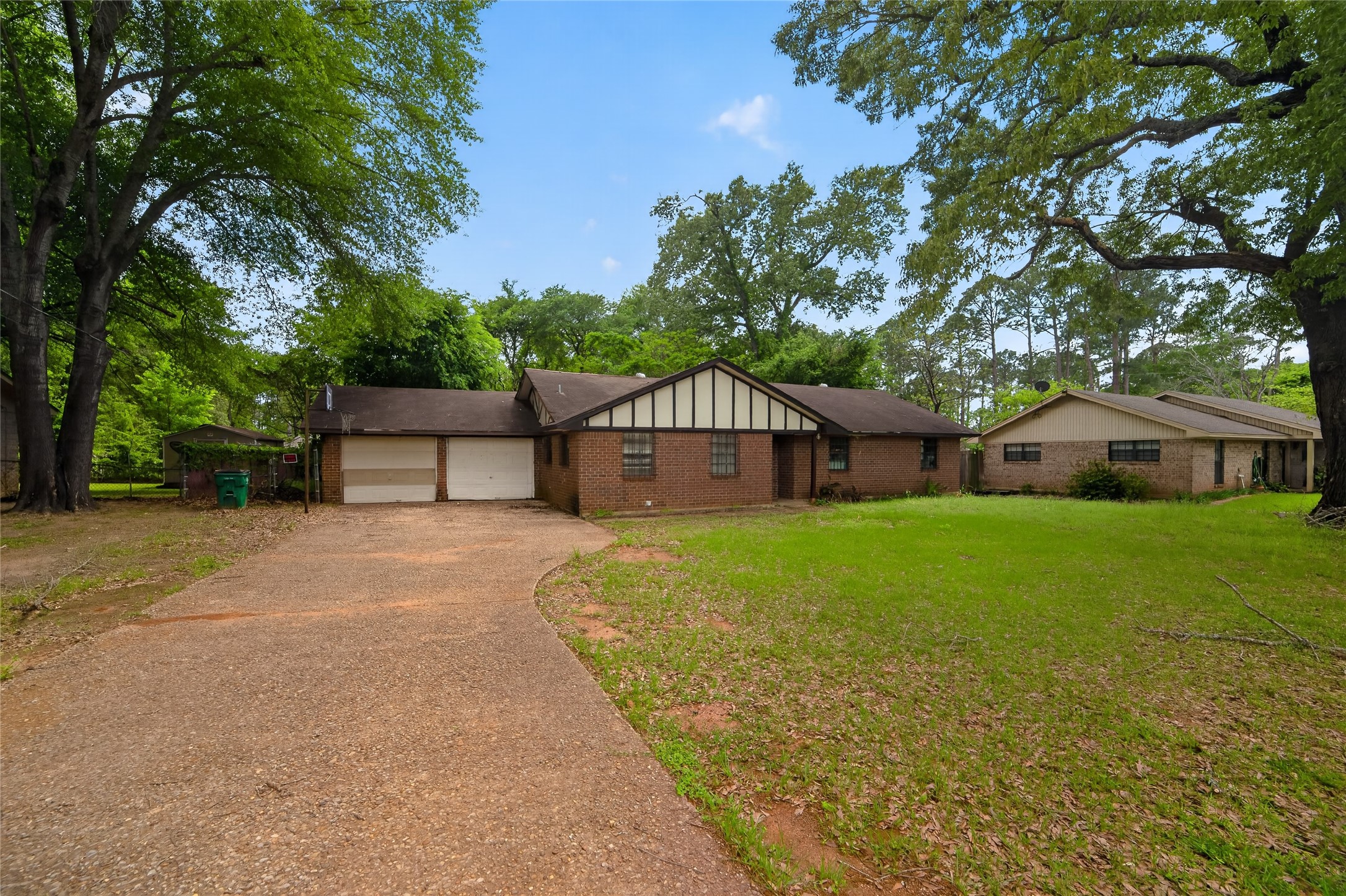 206 Clover Lane Palestine TX 75803