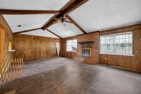 206 Clover Lane Palestine TX 75803