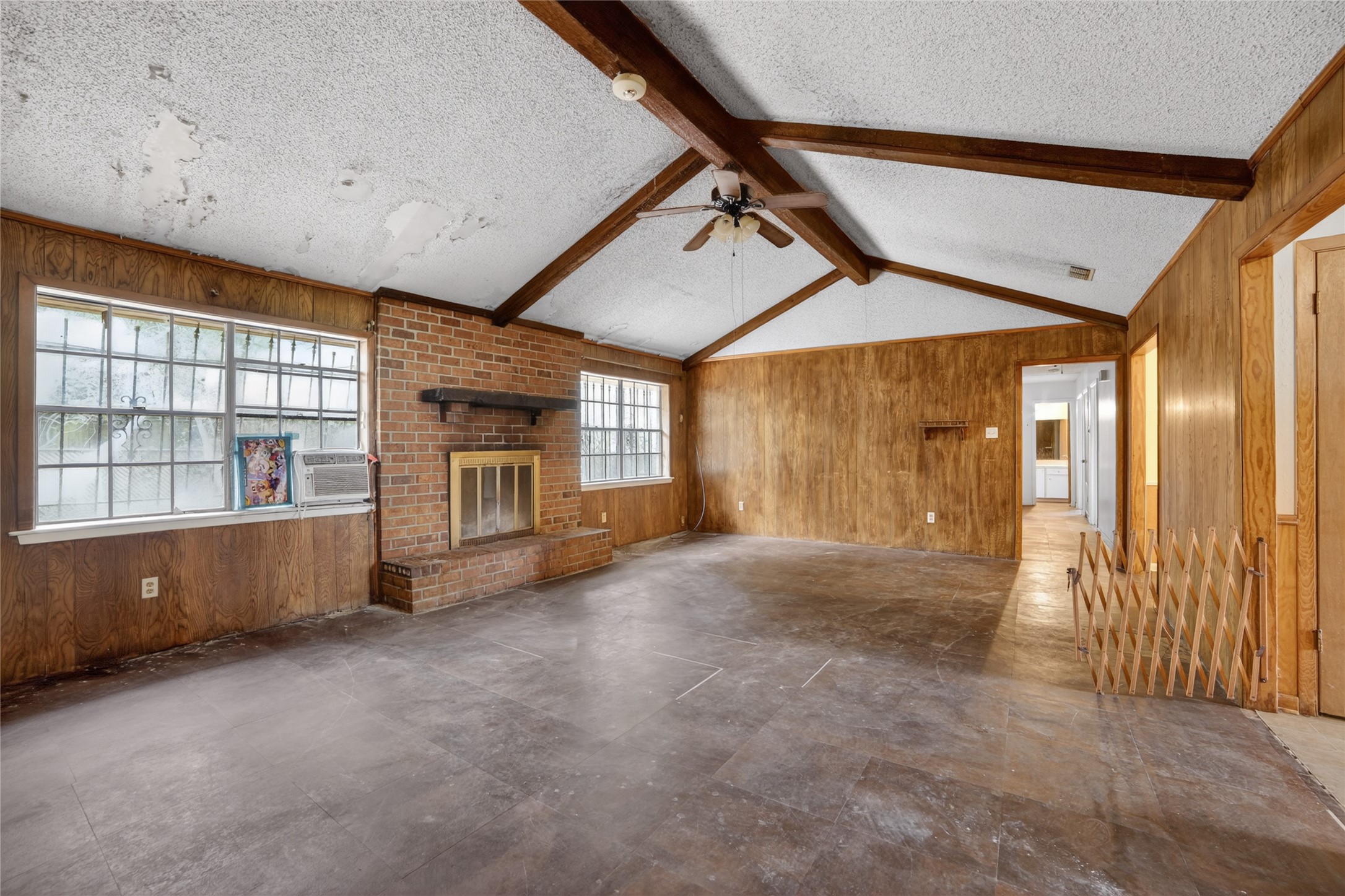 206 Clover Lane Palestine TX 75803