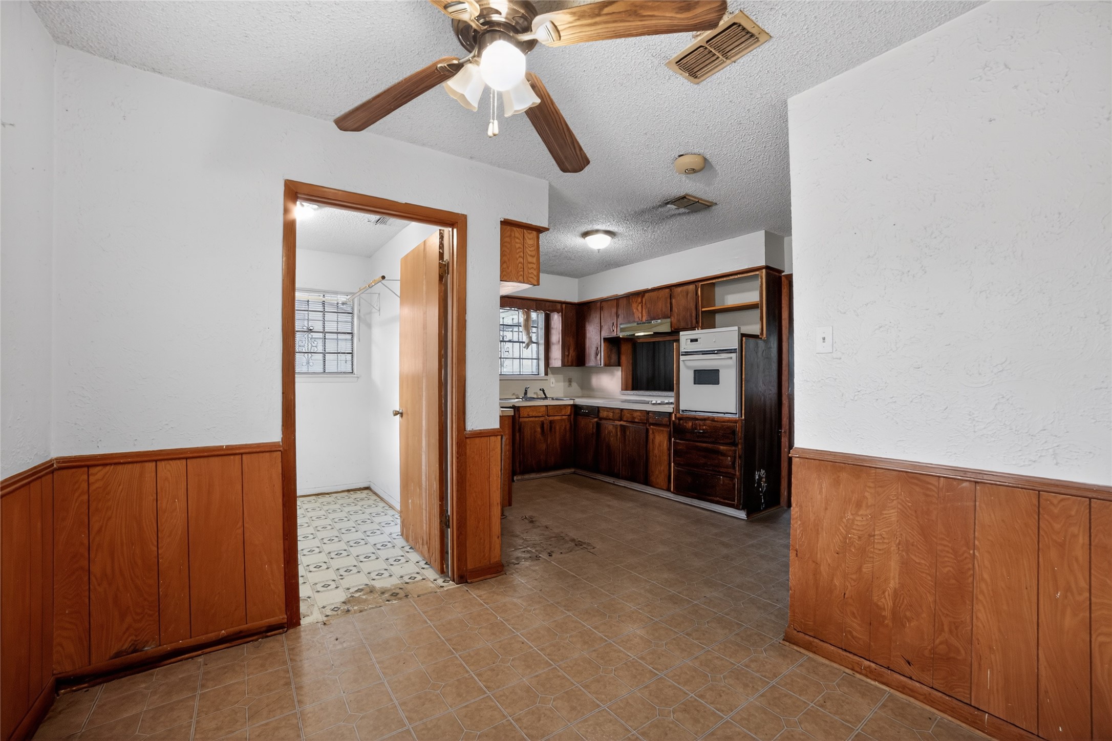 206 Clover Lane Palestine TX 75803