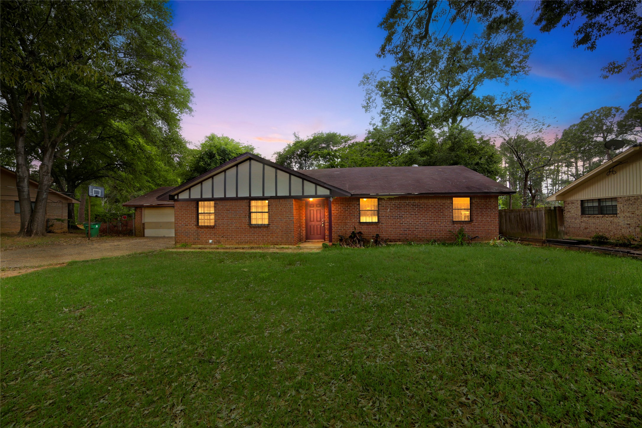 206 Clover Lane Palestine TX 75803