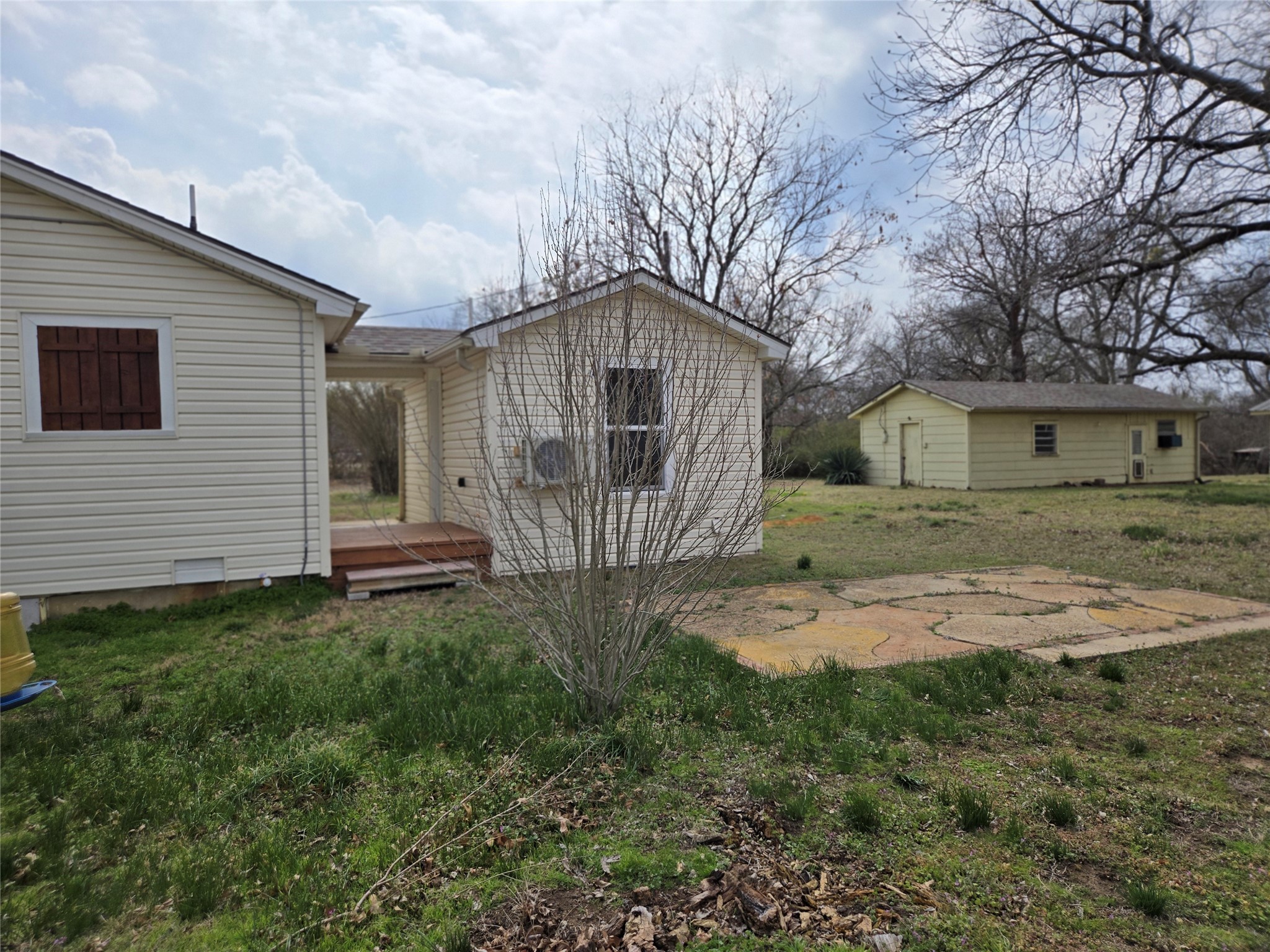 404 S Pecan Street Bells TX 75414