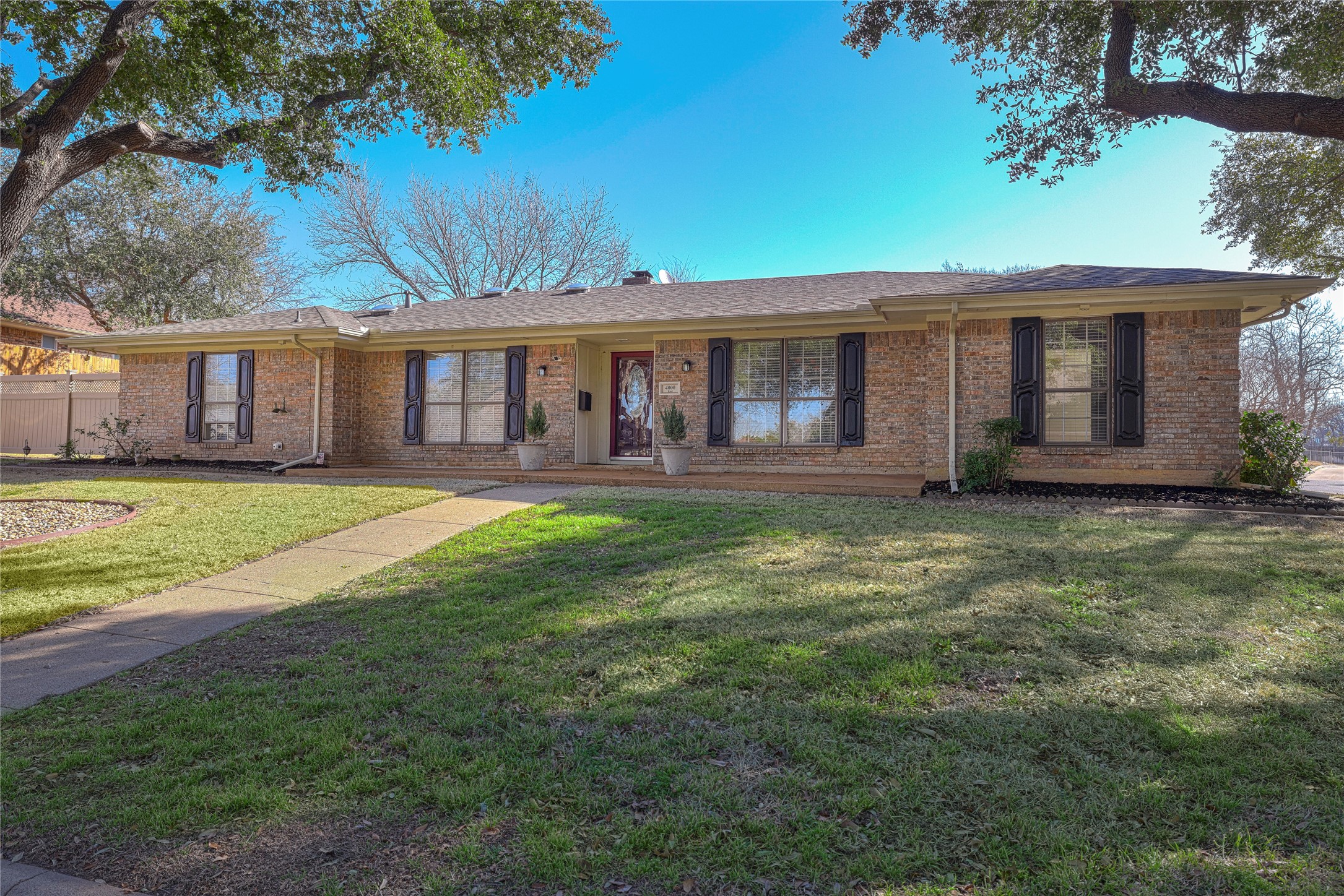 4000 Diamond Loch E North Richland Hills TX 76180