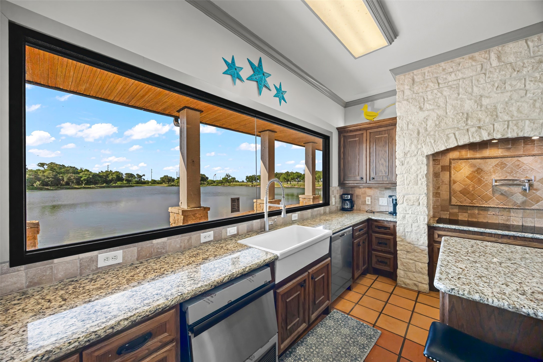 5523 Ehrman Lake Lane Wallis TX 77485