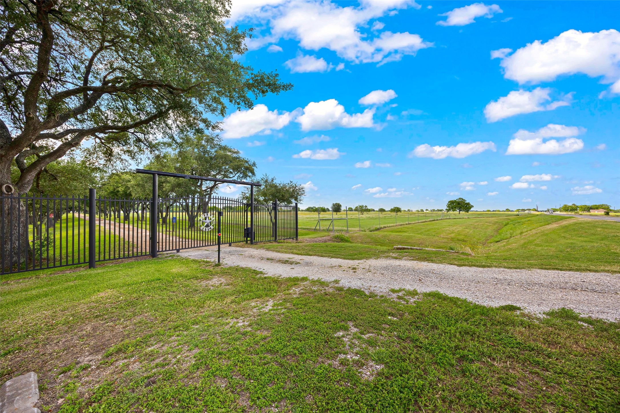 5523 Ehrman Lake Lane Wallis TX 77485