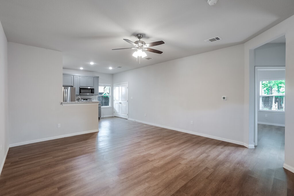 370 S Pecan Street Milford TX 76670