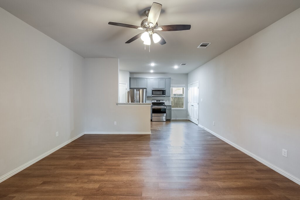 370 S Pecan Street Milford TX 76670
