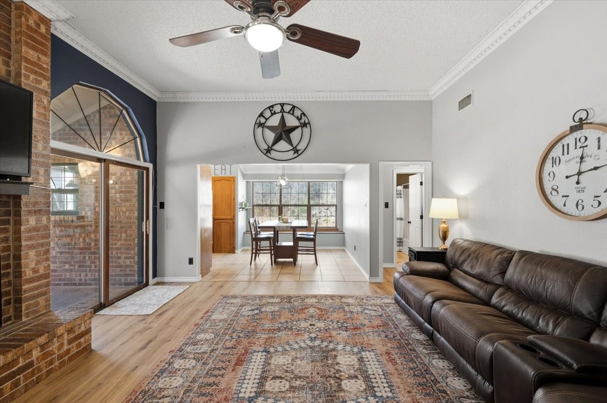 2004 W Spanish Trail Drive Granbury TX 76048