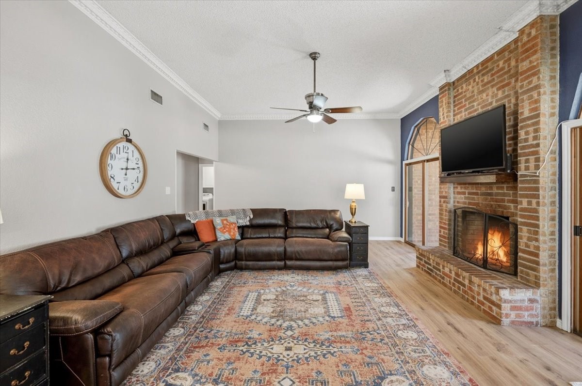 2004 W Spanish Trail Drive Granbury TX 76048