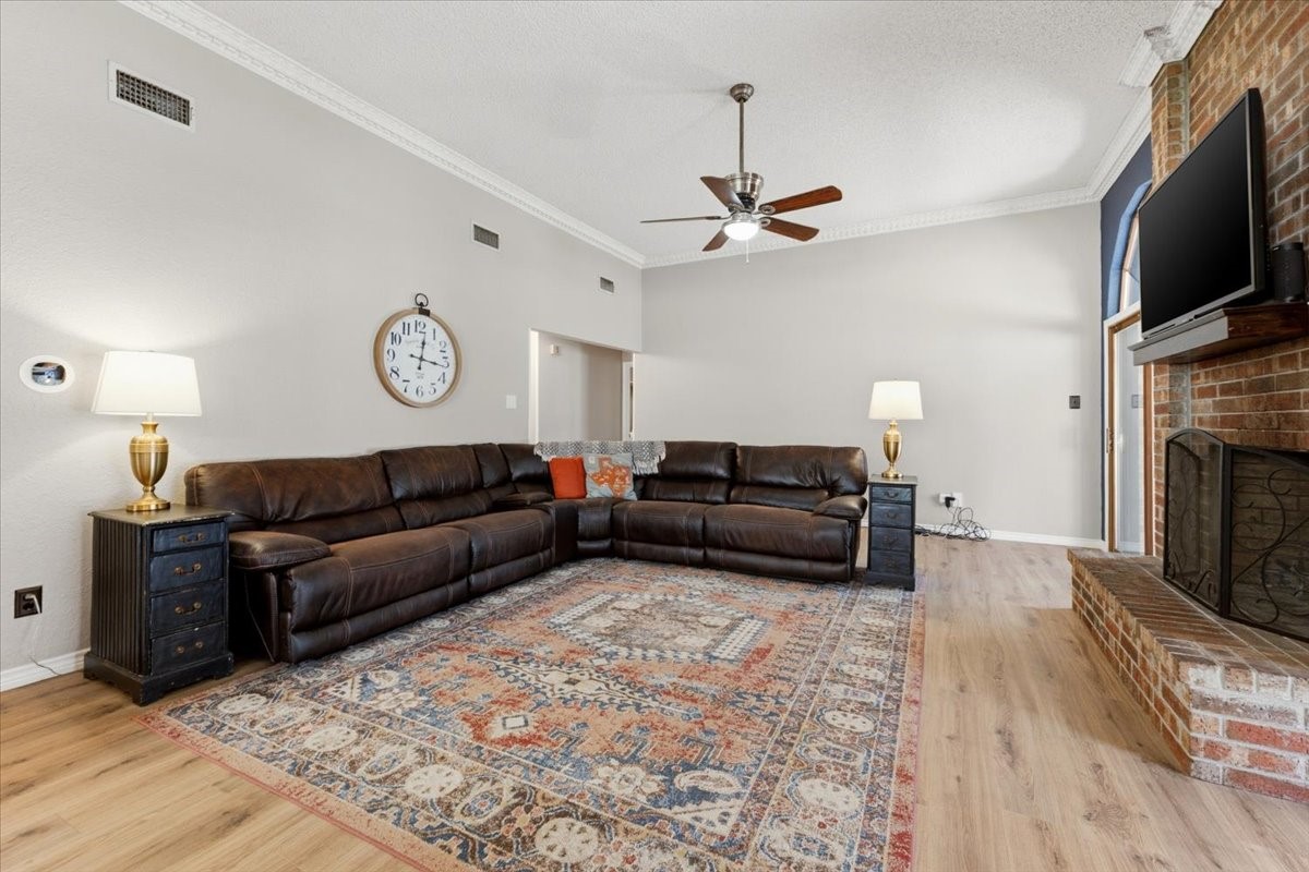 2004 W Spanish Trail Drive Granbury TX 76048