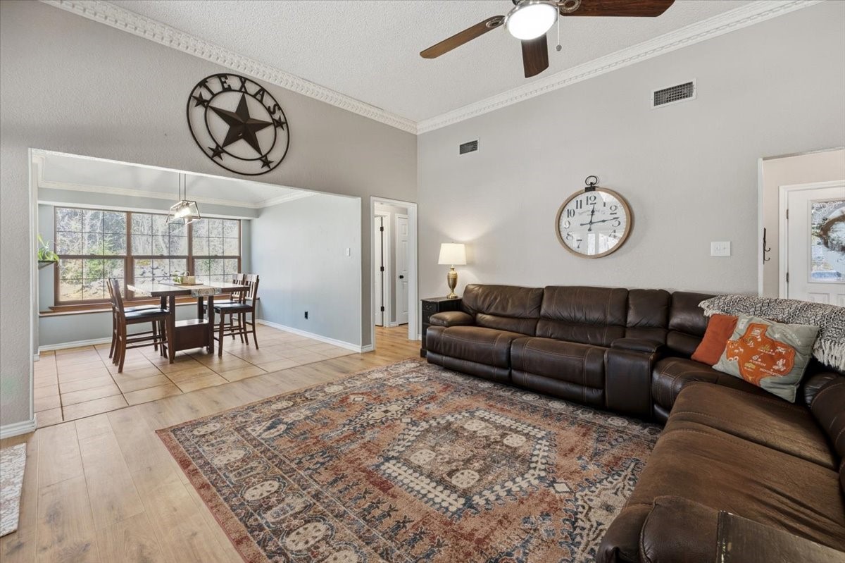 2004 W Spanish Trail Drive Granbury TX 76048