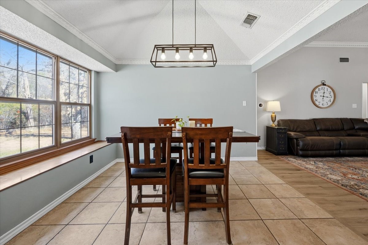 2004 W Spanish Trail Drive Granbury TX 76048