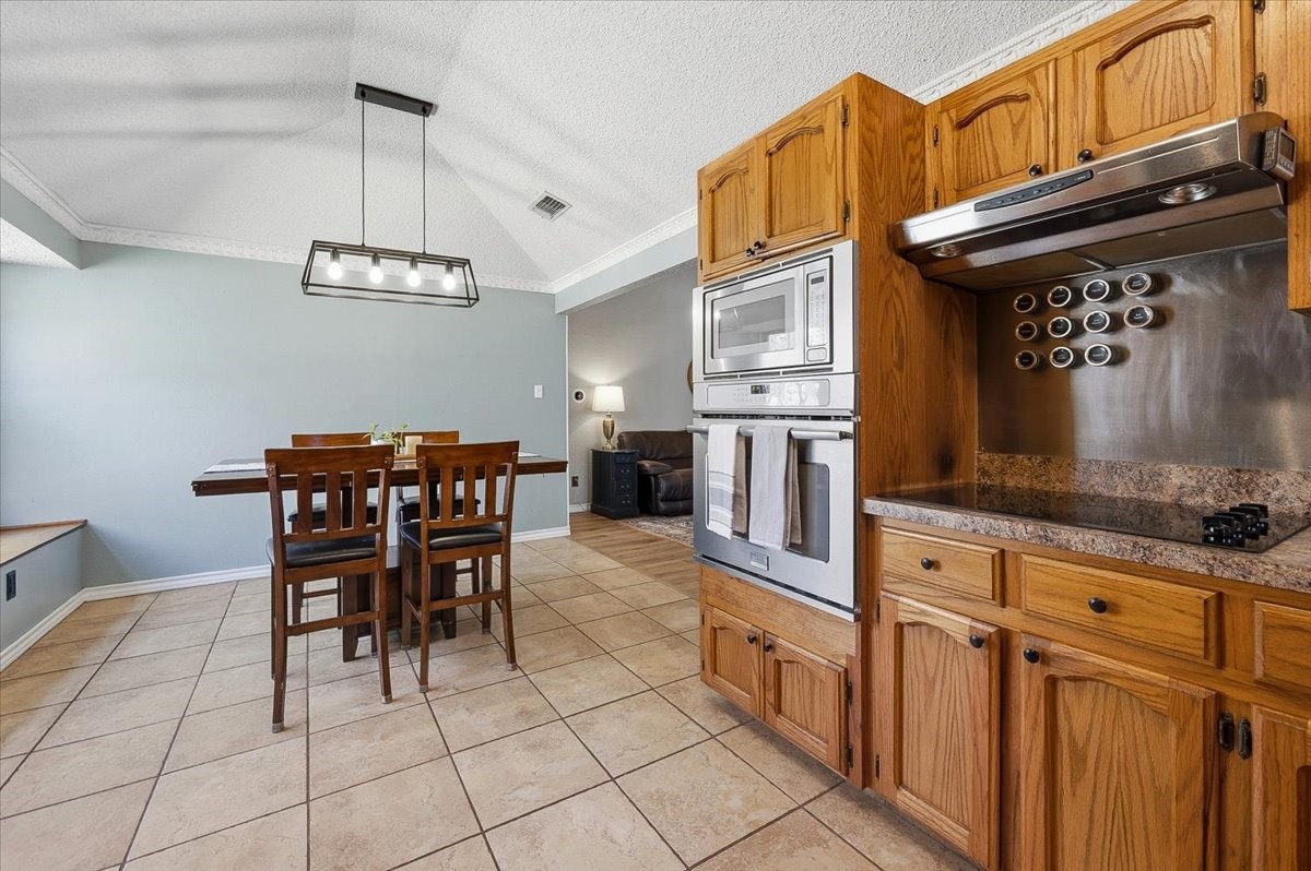 2004 W Spanish Trail Drive Granbury TX 76048