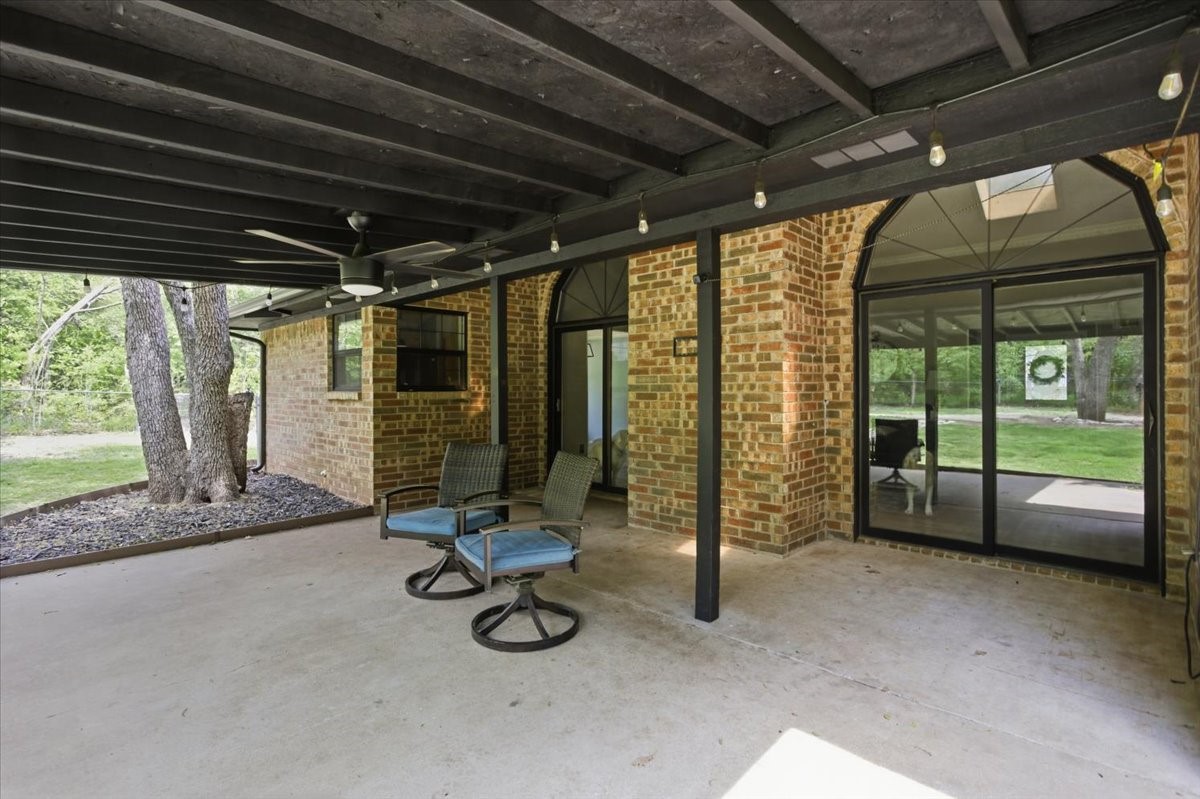 2004 W Spanish Trail Drive Granbury TX 76048