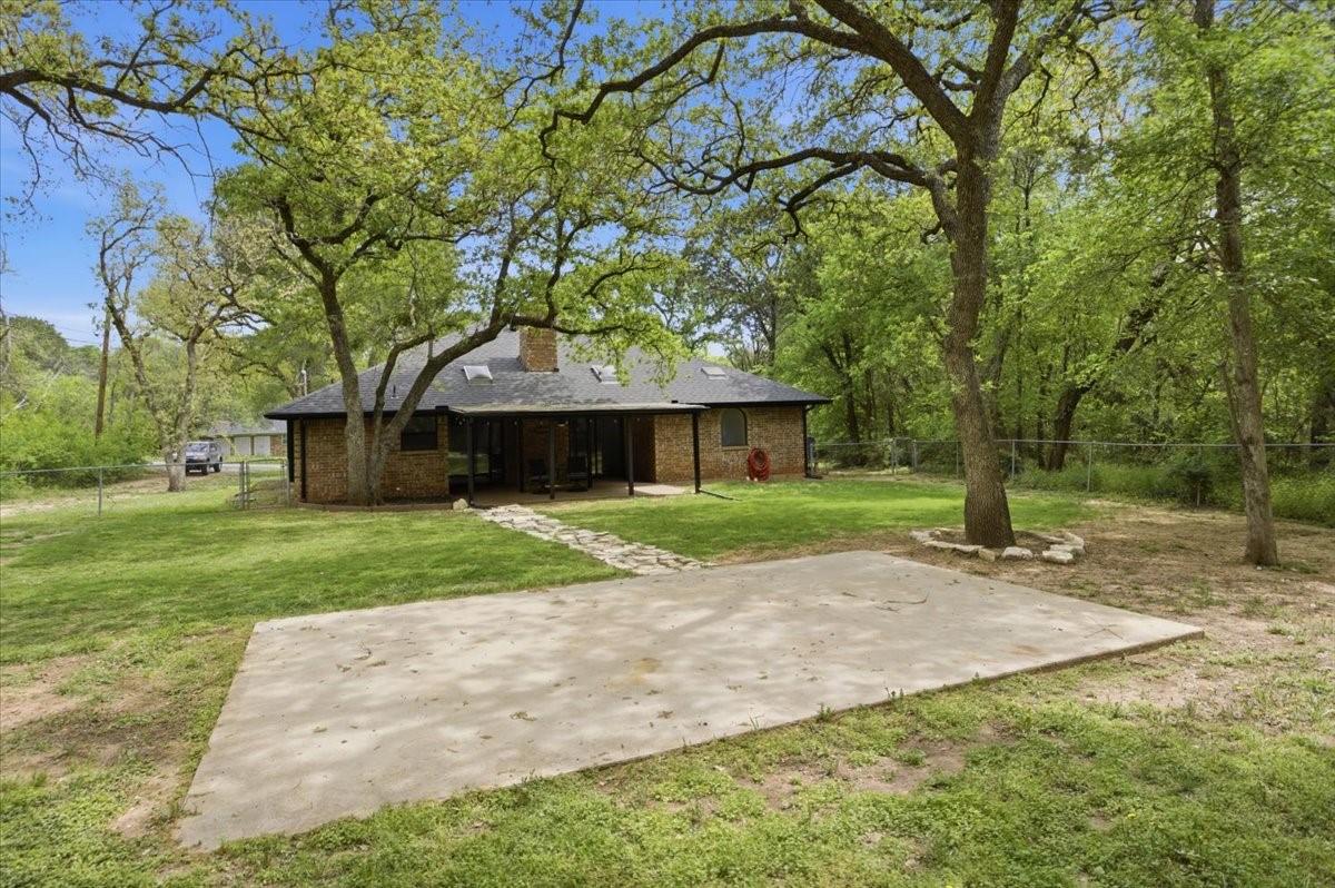 2004 W Spanish Trail Drive Granbury TX 76048