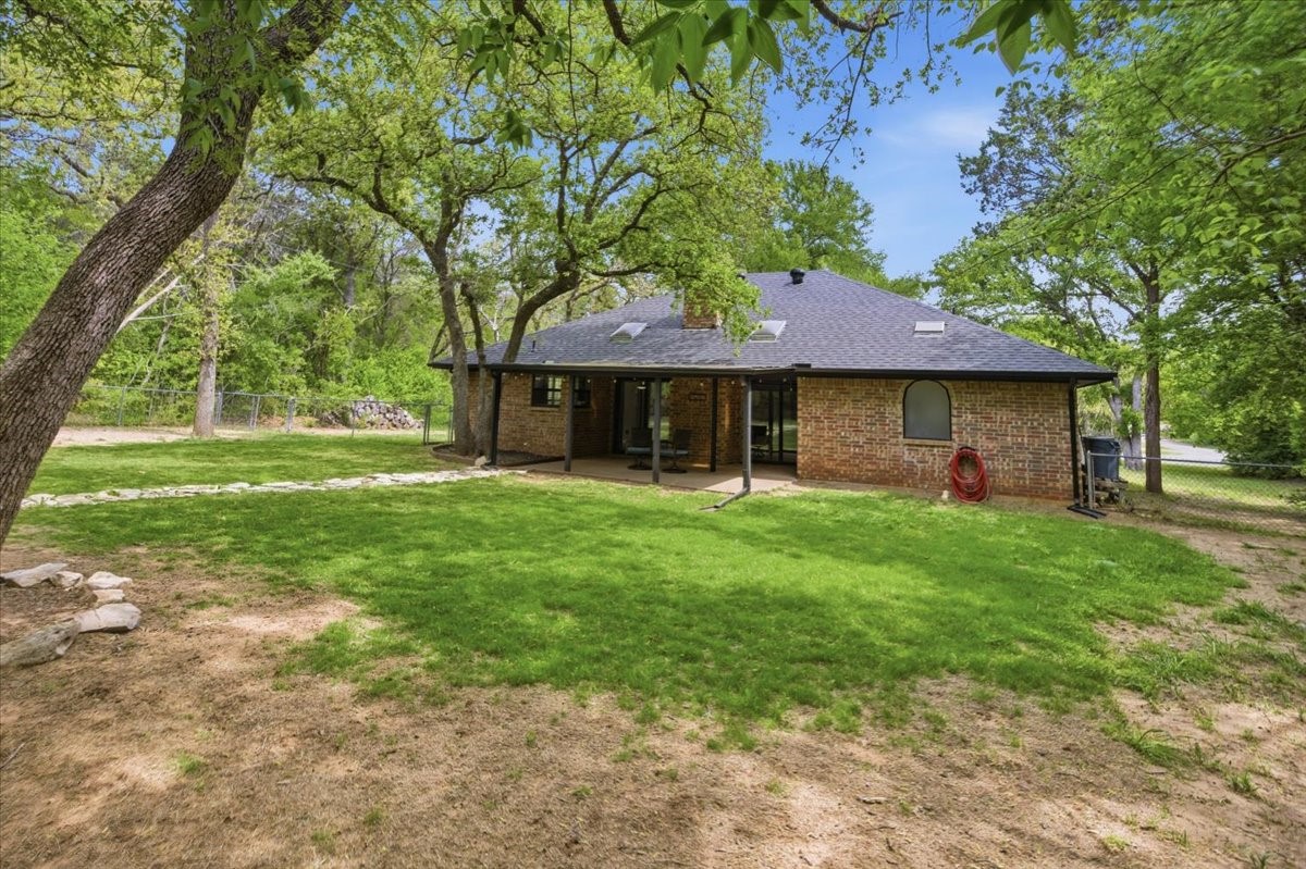 2004 W Spanish Trail Drive Granbury TX 76048