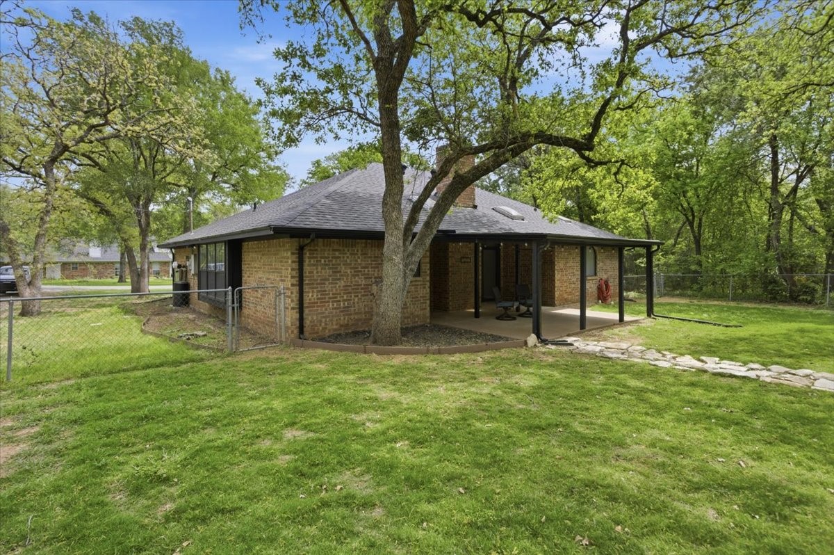 2004 W Spanish Trail Drive Granbury TX 76048