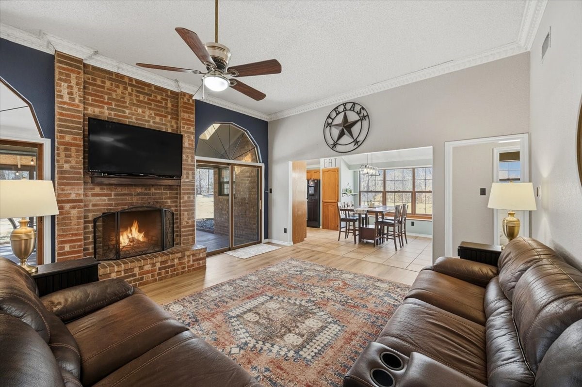 2004 W Spanish Trail Drive Granbury TX 76048