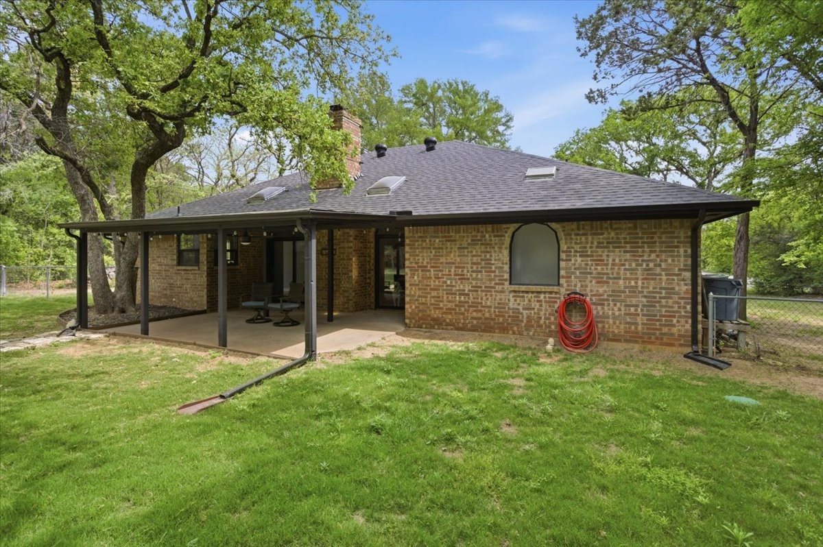 2004 W Spanish Trail Drive Granbury TX 76048