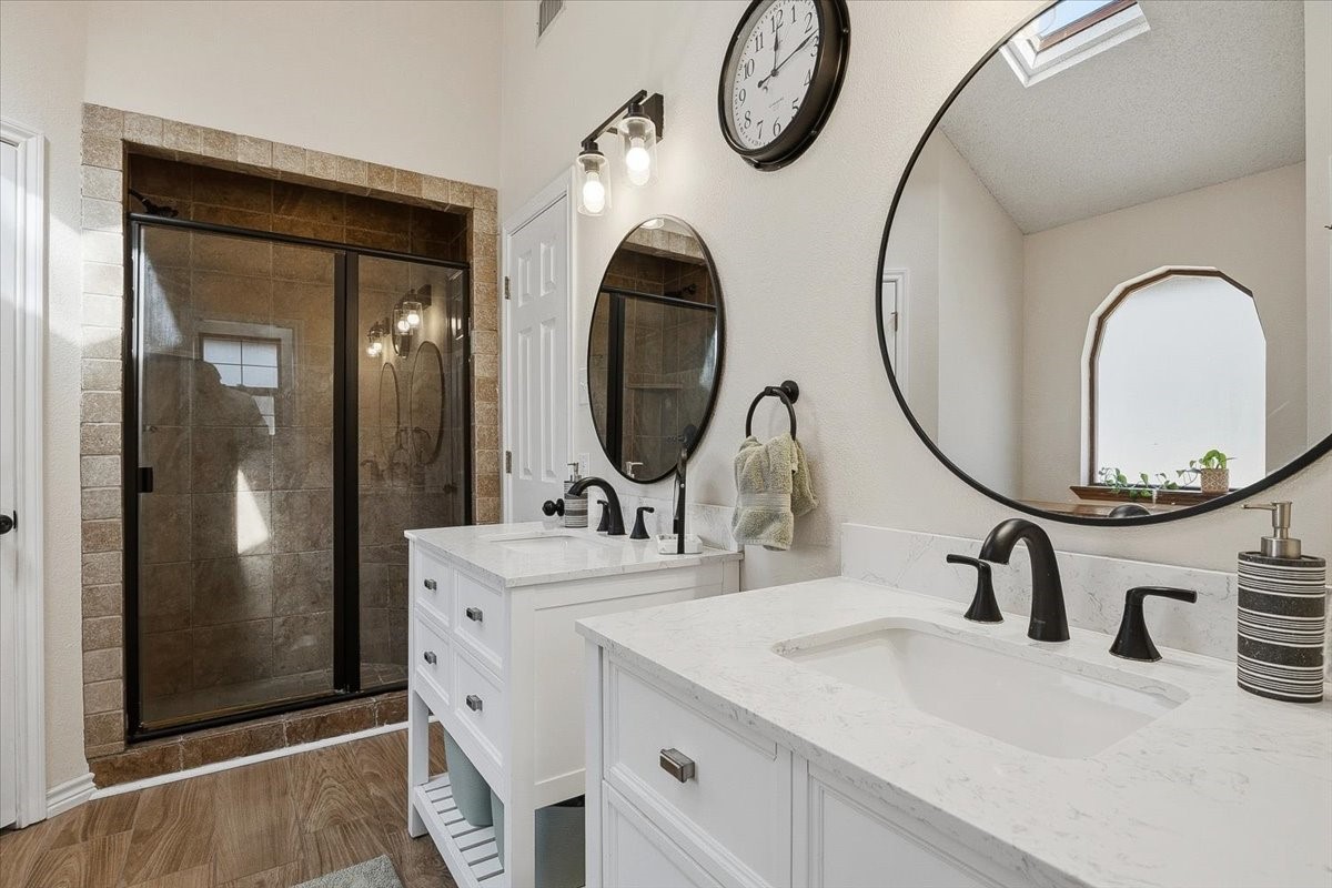 2004 W Spanish Trail Drive Granbury TX 76048