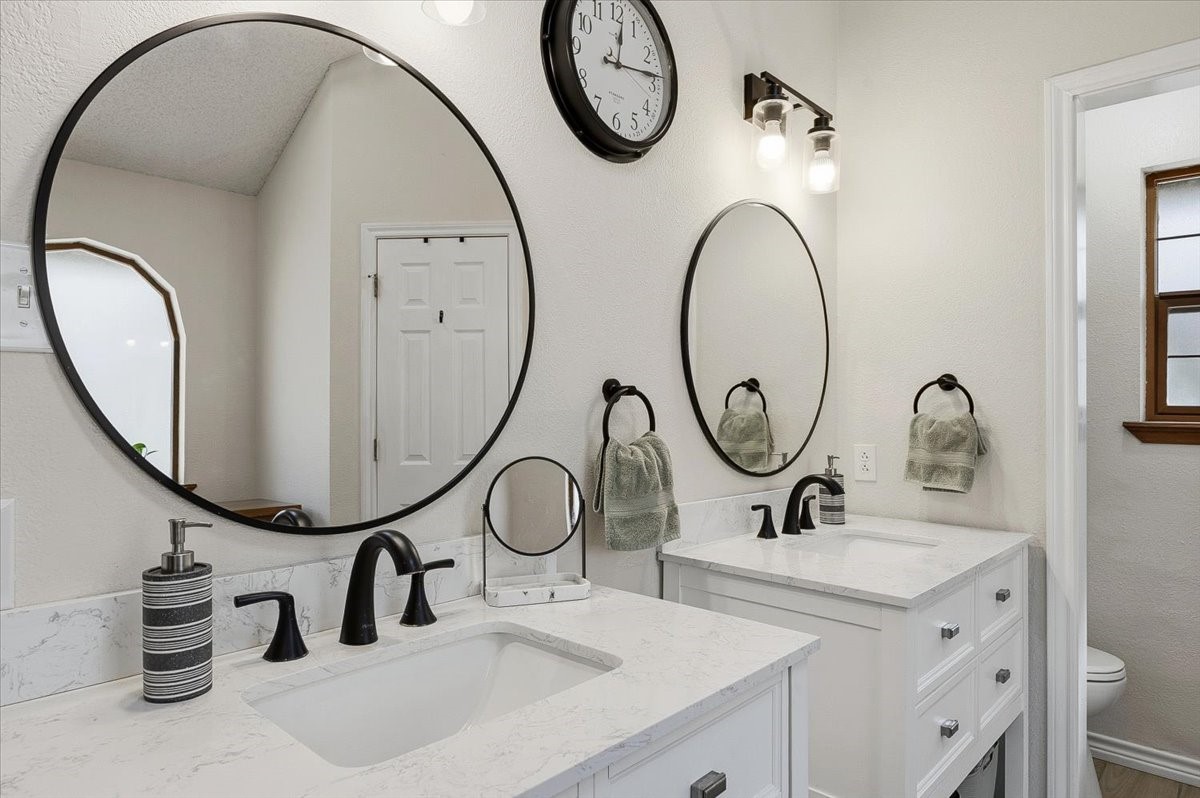 2004 W Spanish Trail Drive Granbury TX 76048