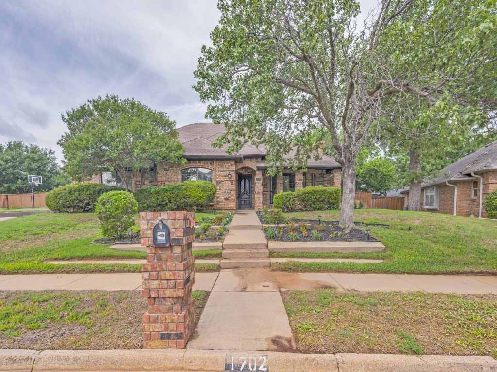 1702 Dickerson Drive Pantego TX 76013