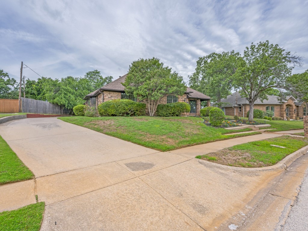 1702 Dickerson Drive Pantego TX 76013