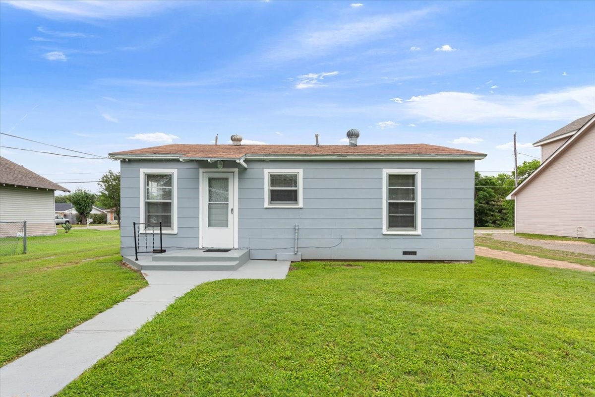 212 Avenue E Lacy Lakeview TX 76705